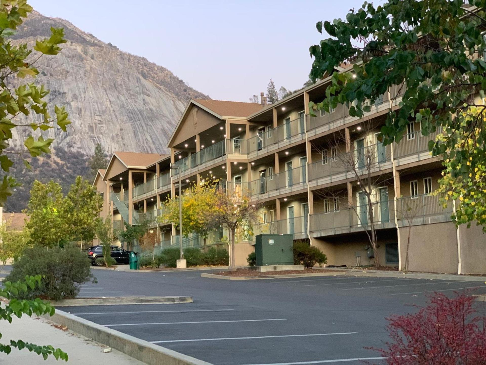 Yosemite View Lodge photo 36