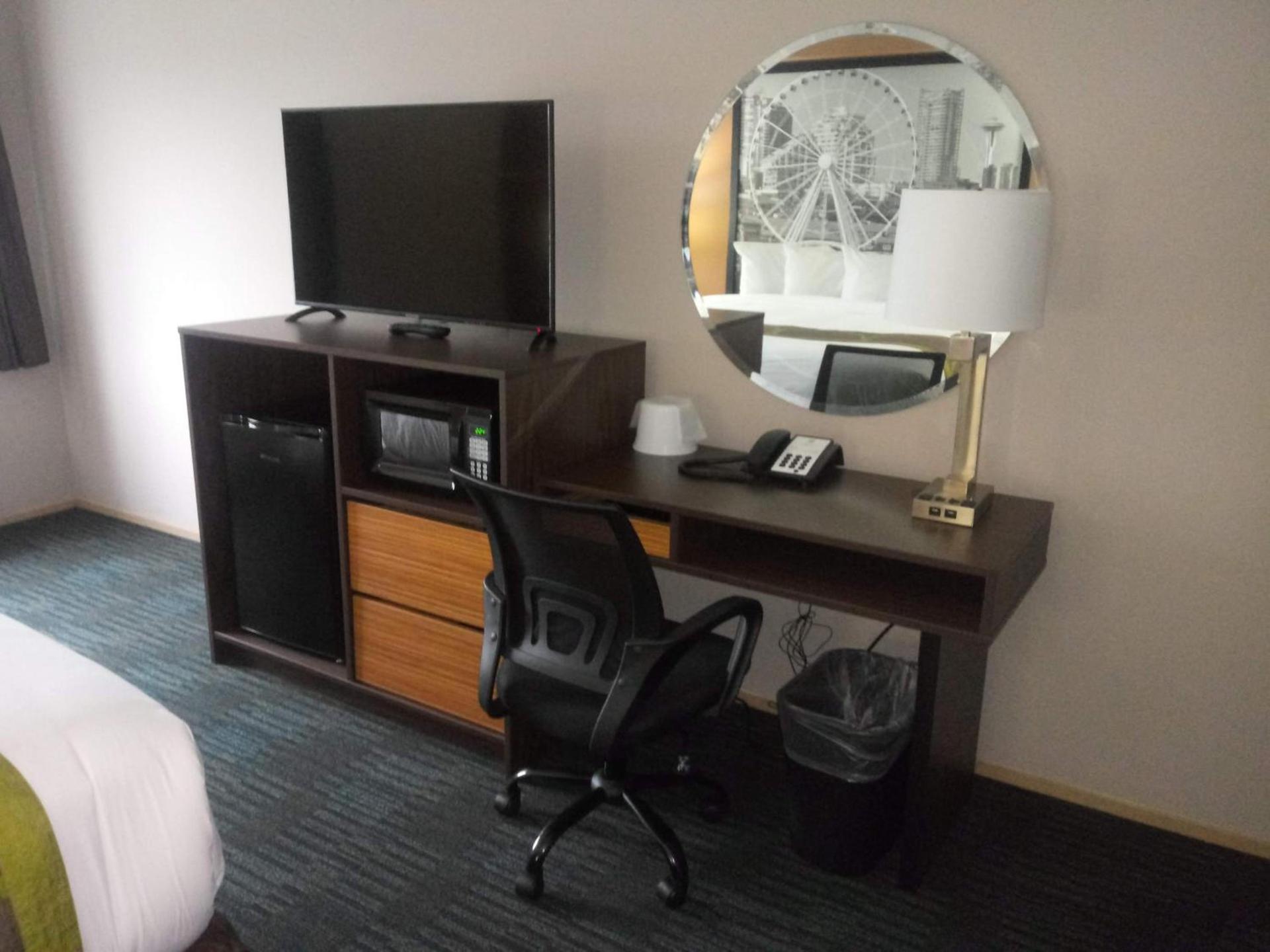 Super 8 by Wyndham Lynnwood photo 14