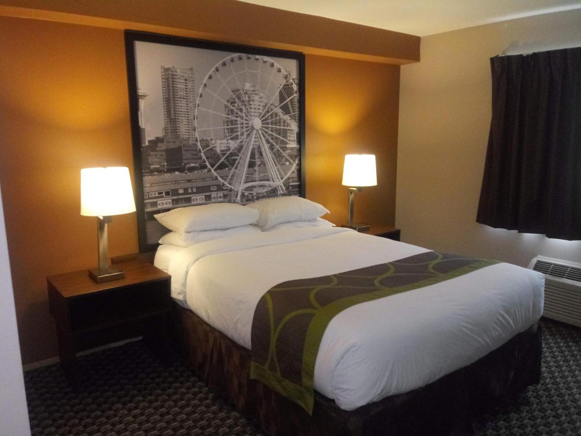 Super 8 by Wyndham Lynnwood photo 12