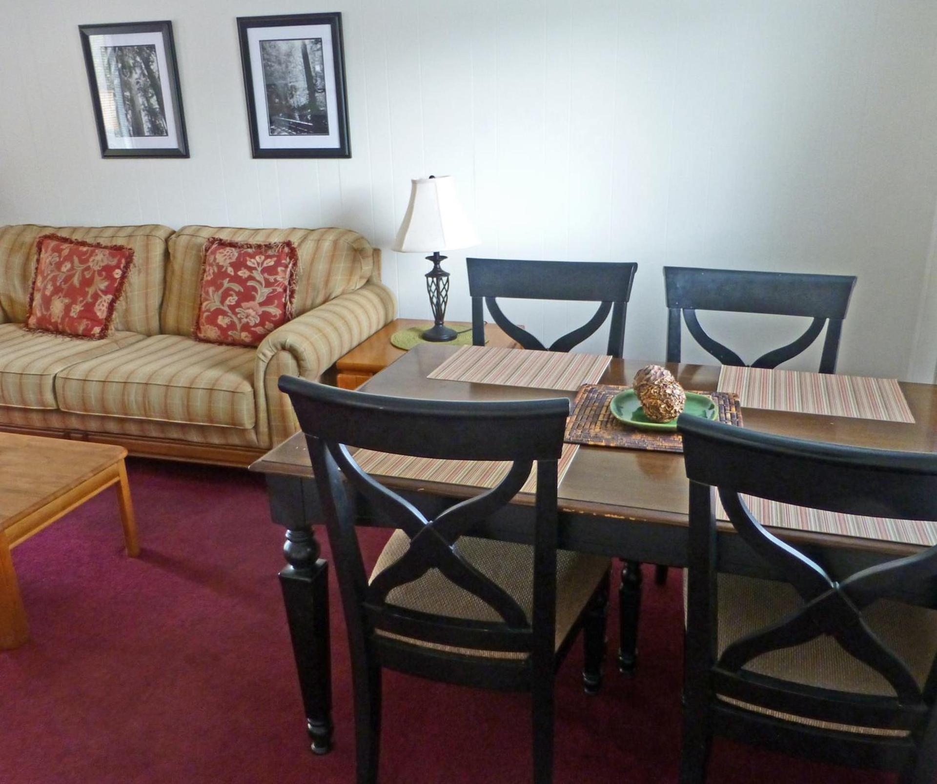 Redwood Suites photo 16