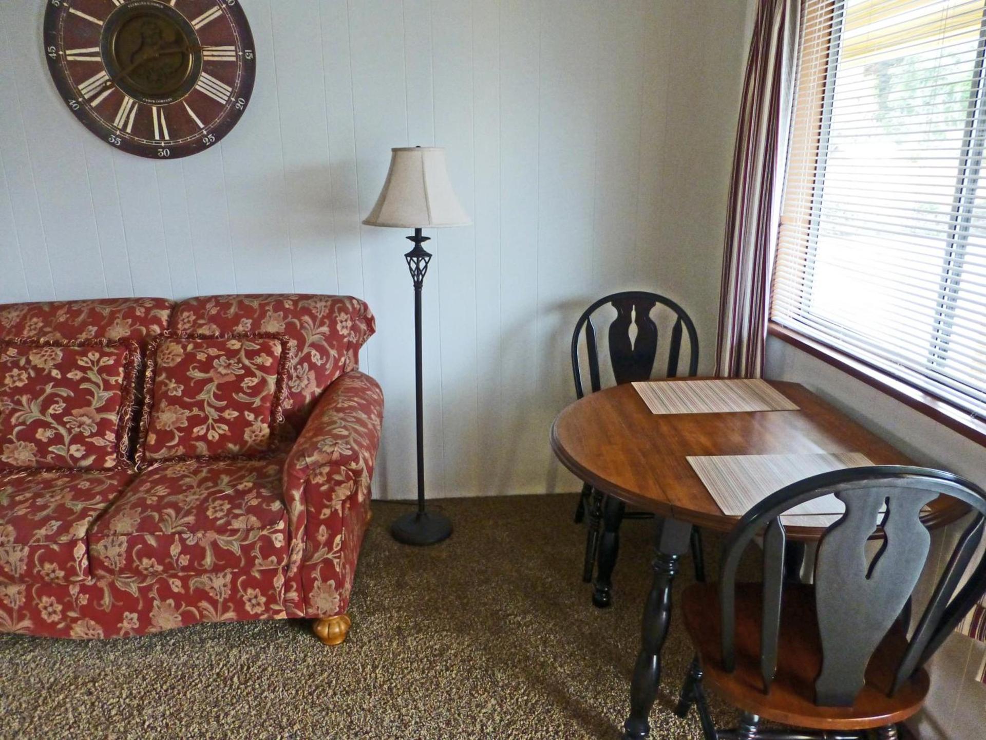 Redwood Suites photo 19