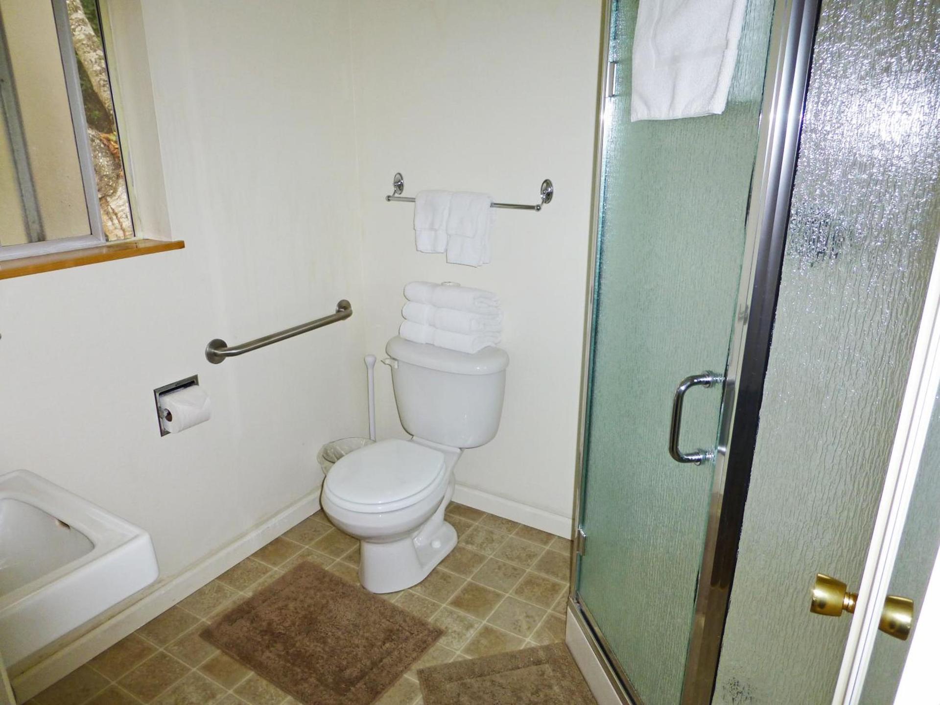 Redwood Suites photo 22
