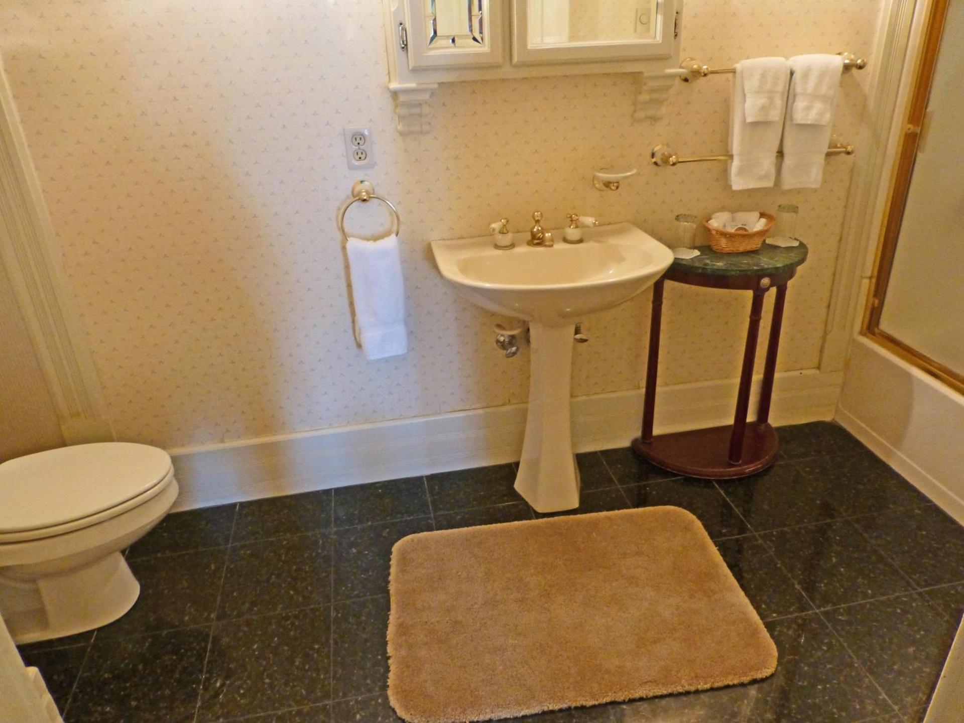 Victorian Inn photo 13