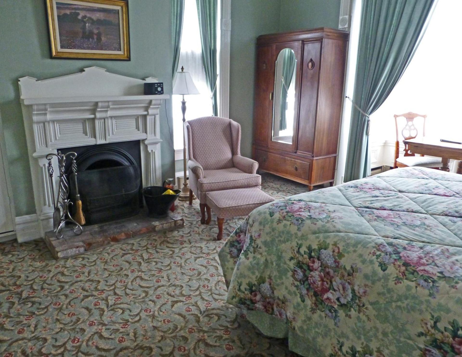 Victorian Inn photo 14