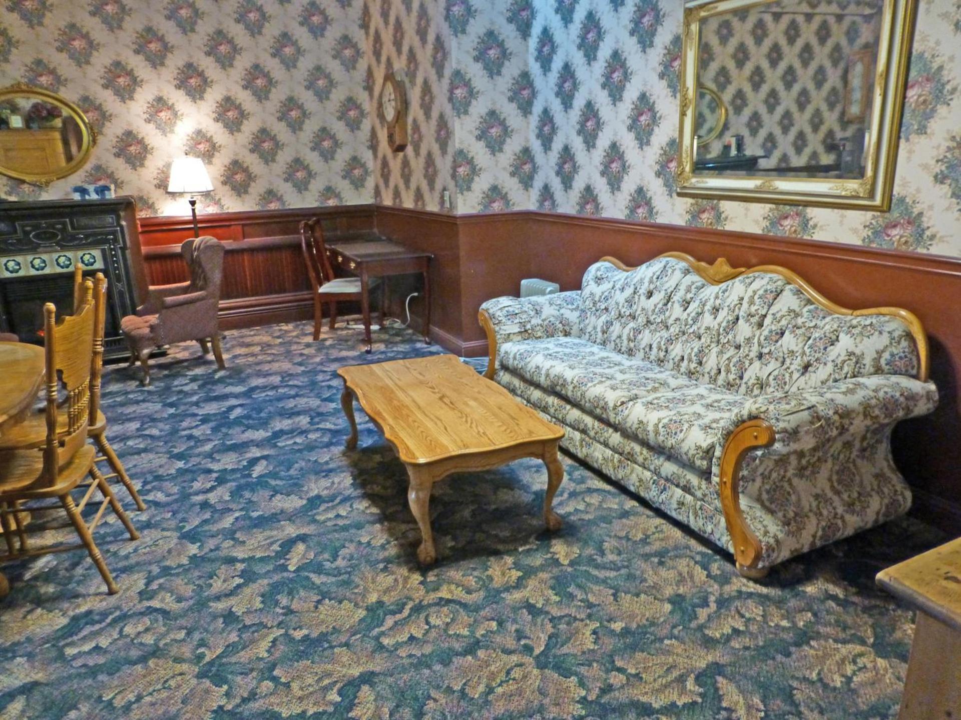 Victorian Inn photo 12