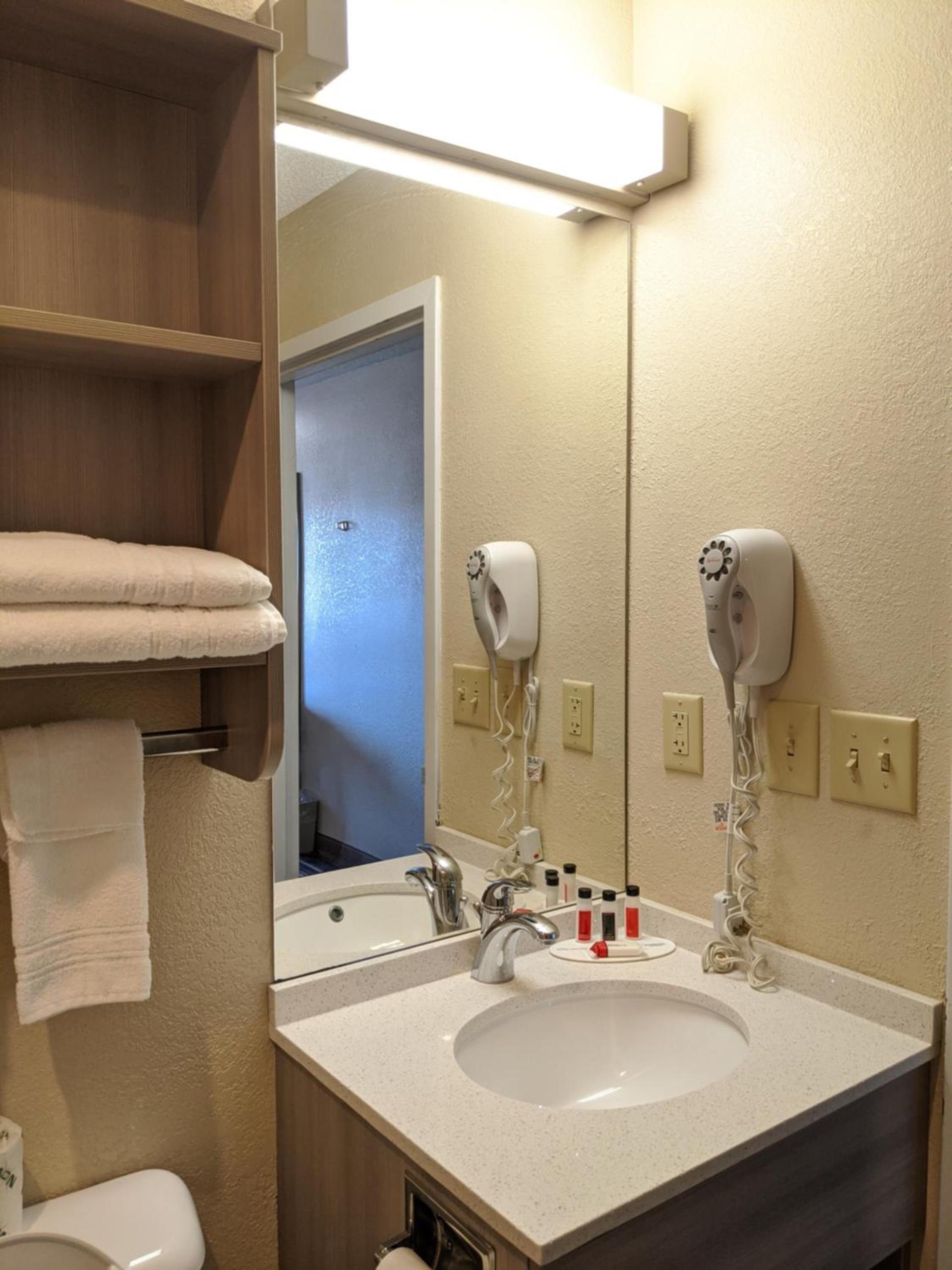 Microtel Inn Georgetown - Lexington North photo 28