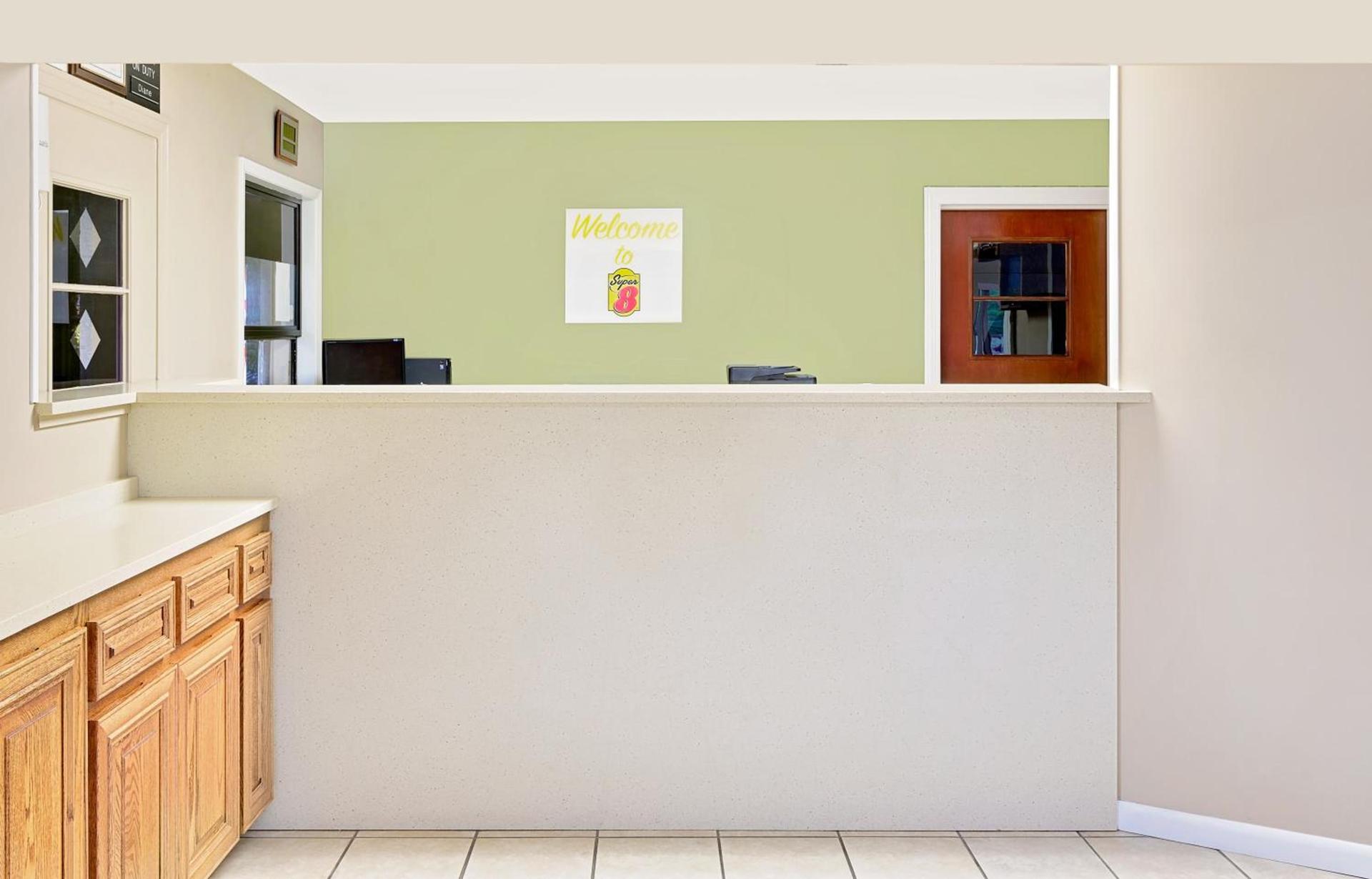 Super 8 by Wyndham Laurel photo 21