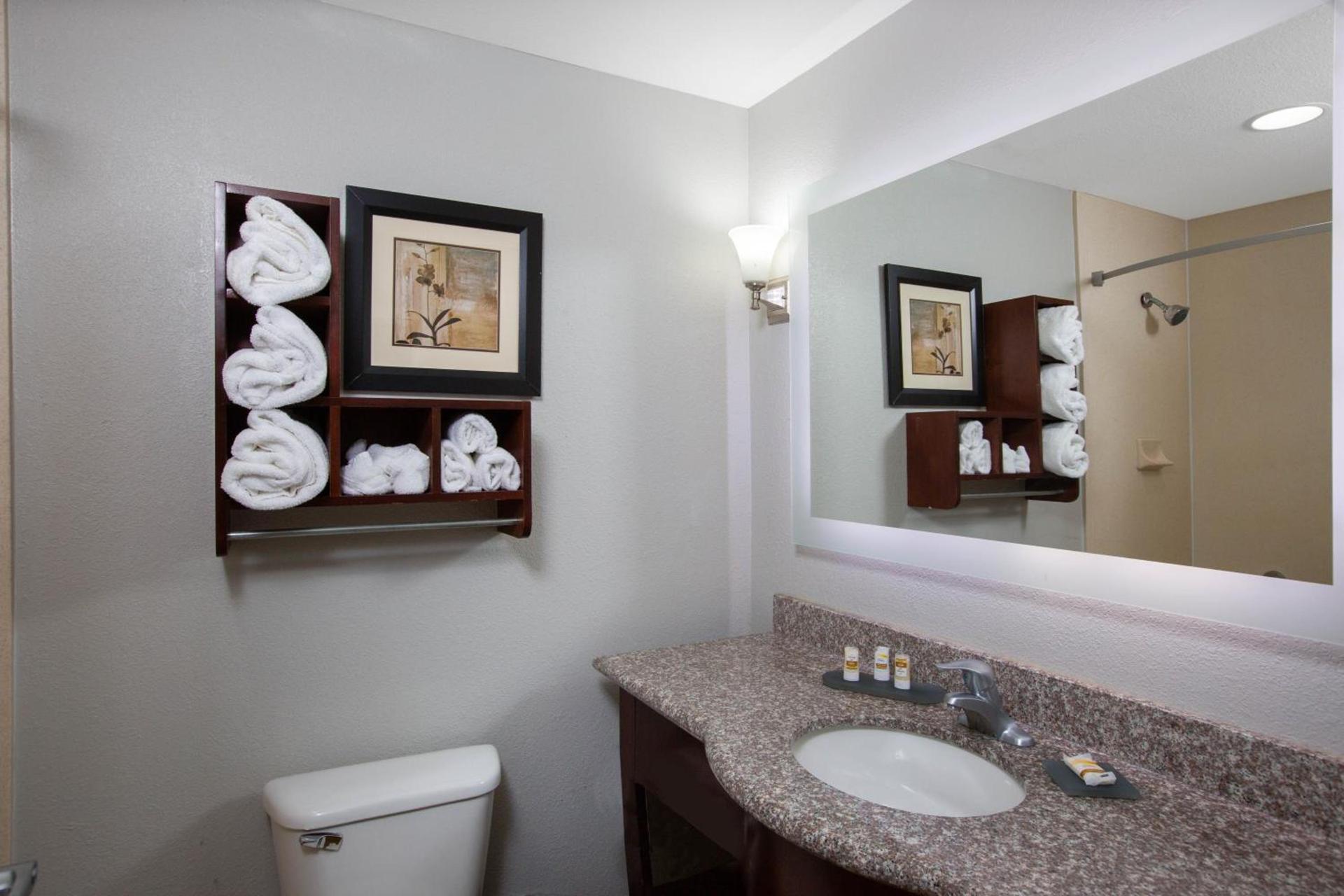 La Quinta by Wyndham Tupelo photo 60
