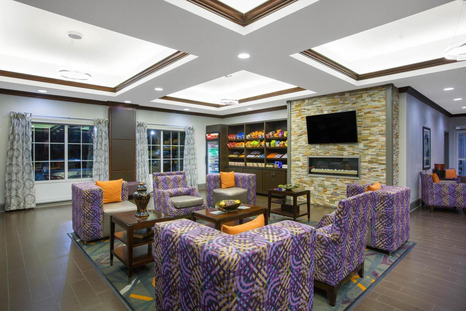 La Quinta by Wyndham Tupelo photo 45