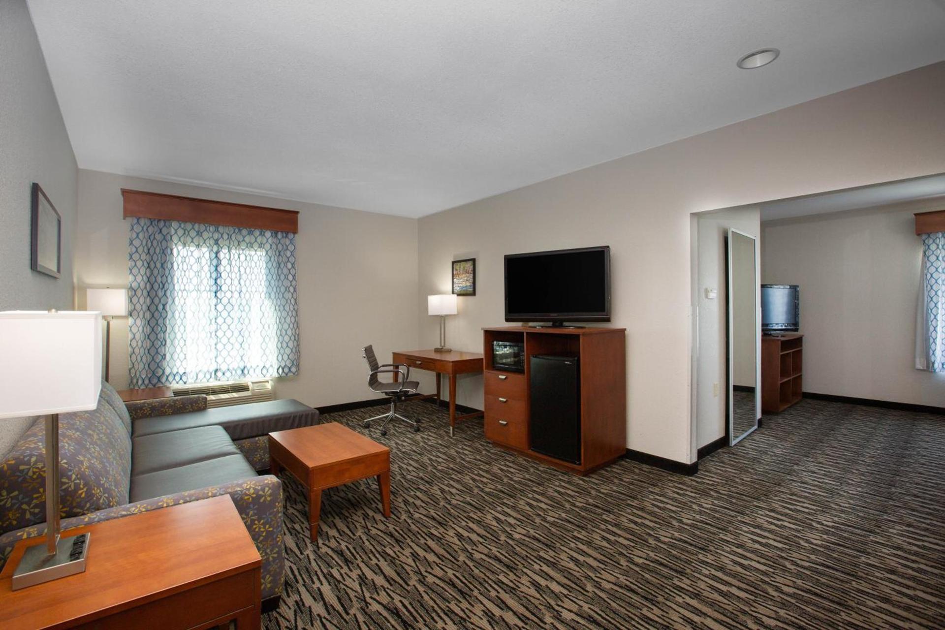 La Quinta by Wyndham Tupelo photo 50