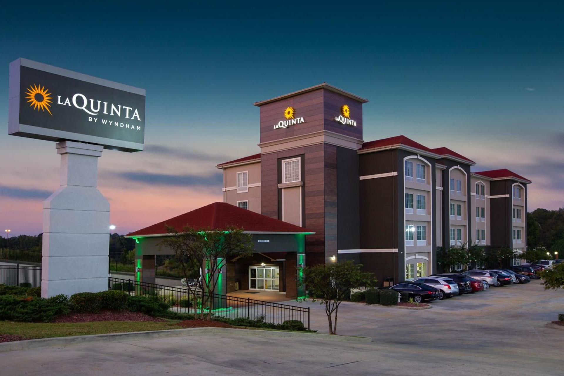 La Quinta by Wyndham Tupelo photo 43