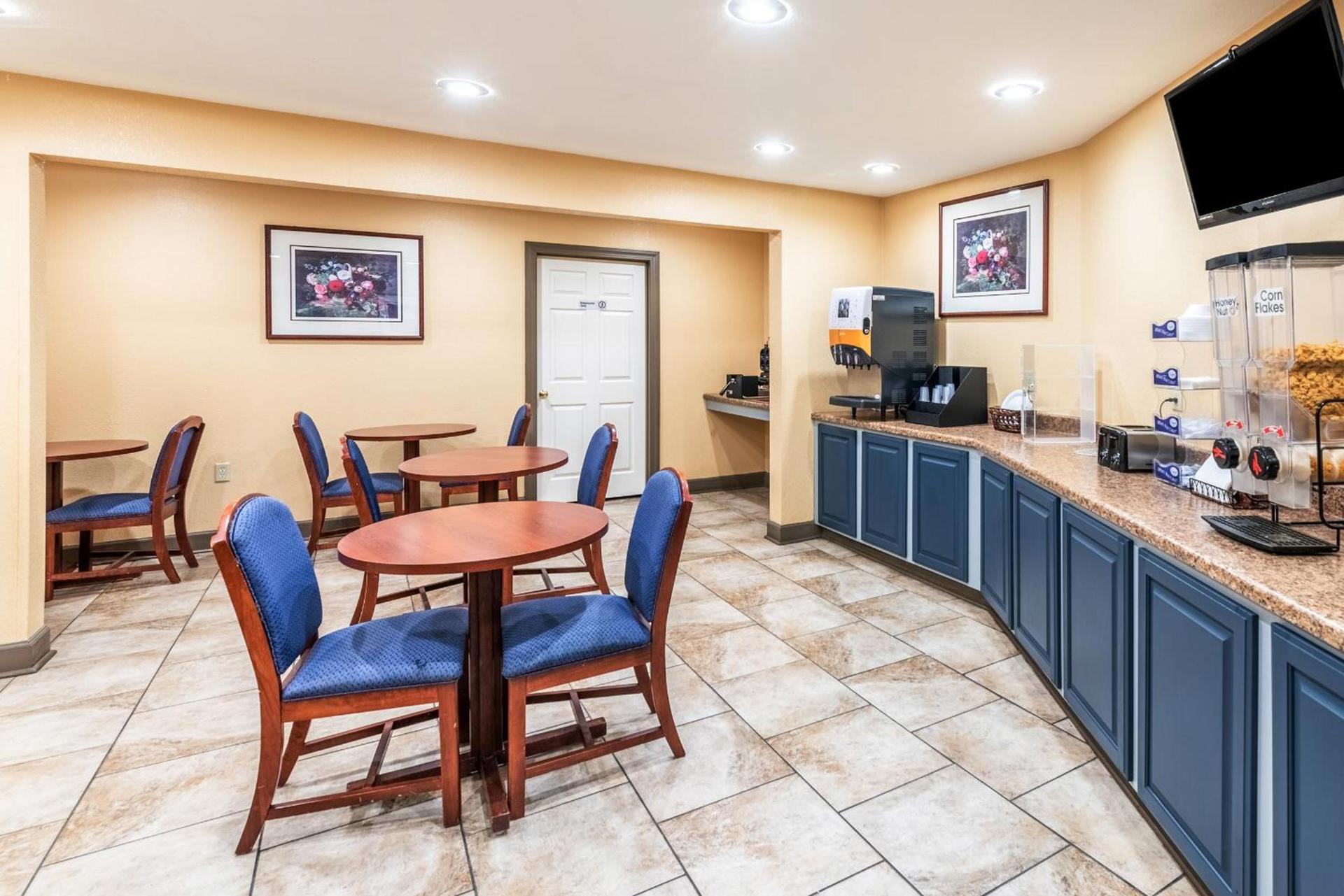 Americas Best Value Inn Searcy photo 24