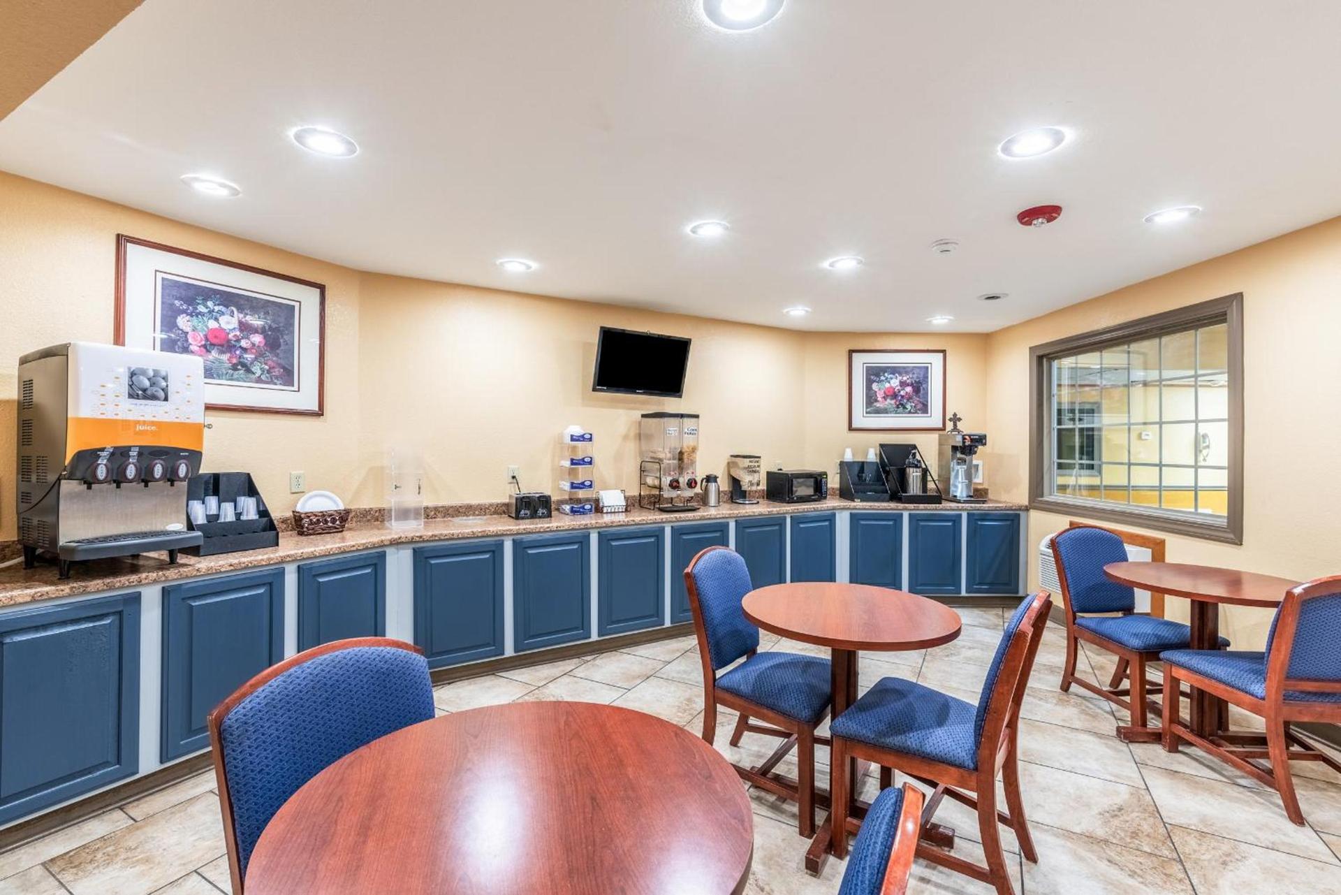 Americas Best Value Inn Searcy photo 25