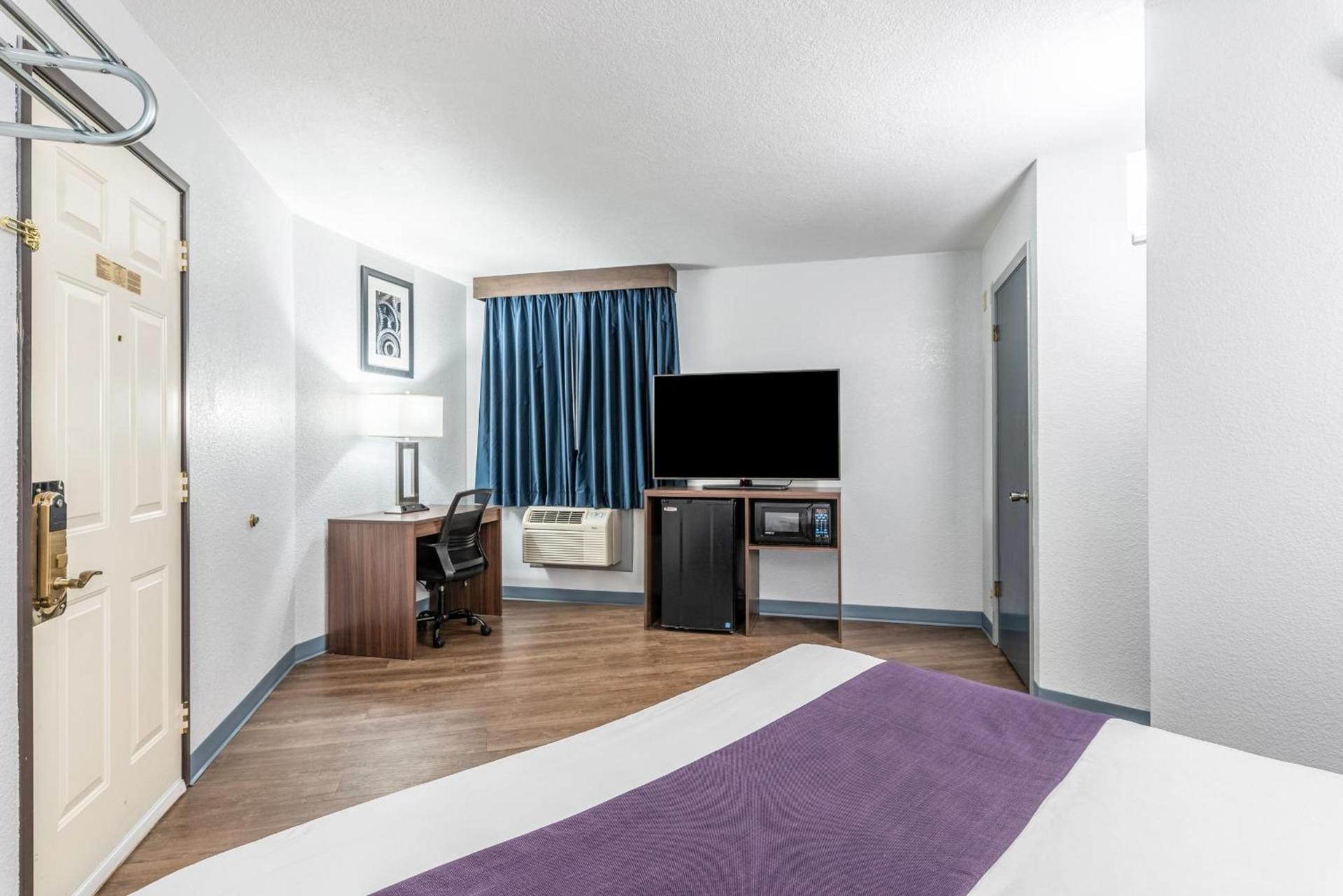 Americas Best Value Inn Searcy photo 16
