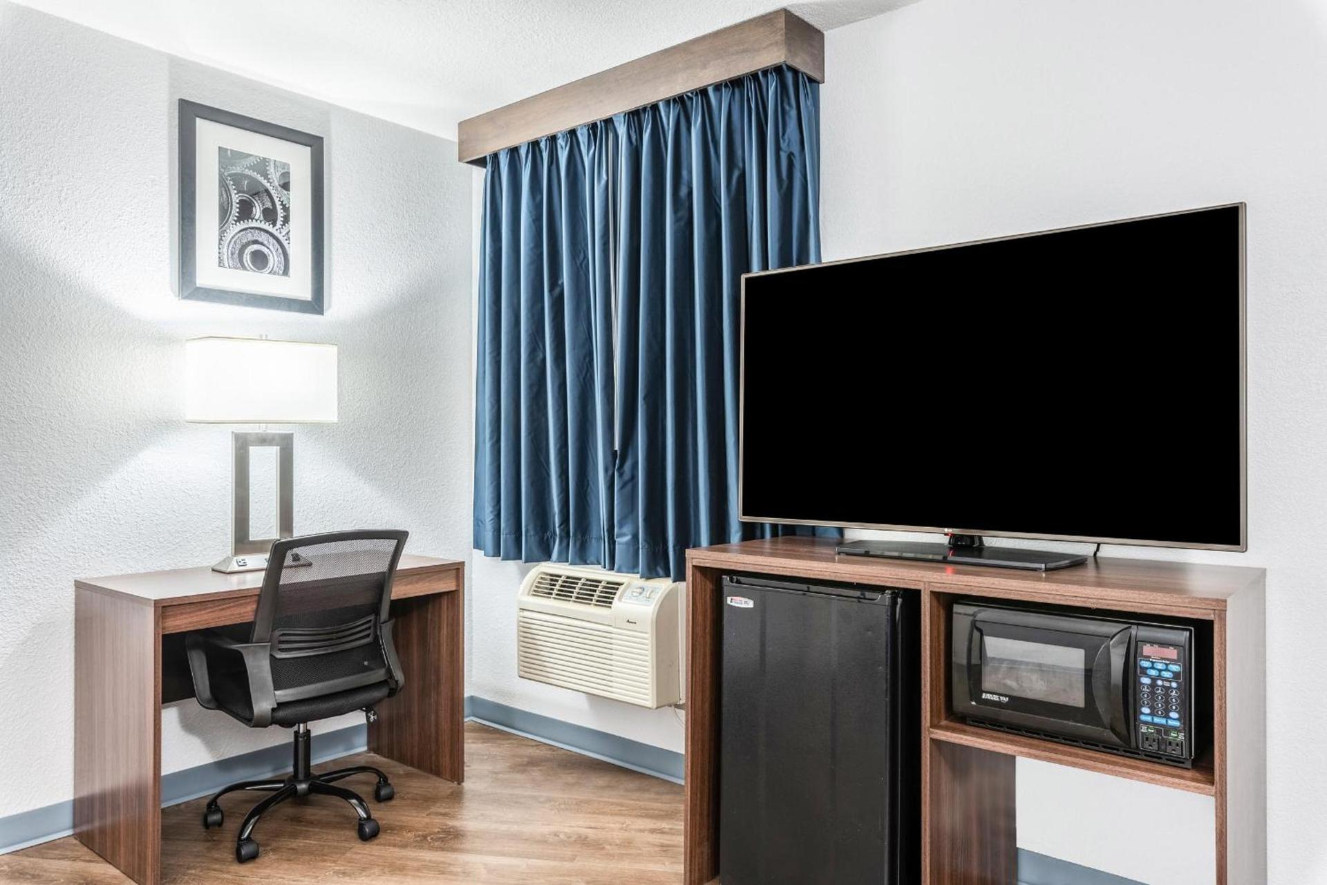 Americas Best Value Inn Searcy photo 18