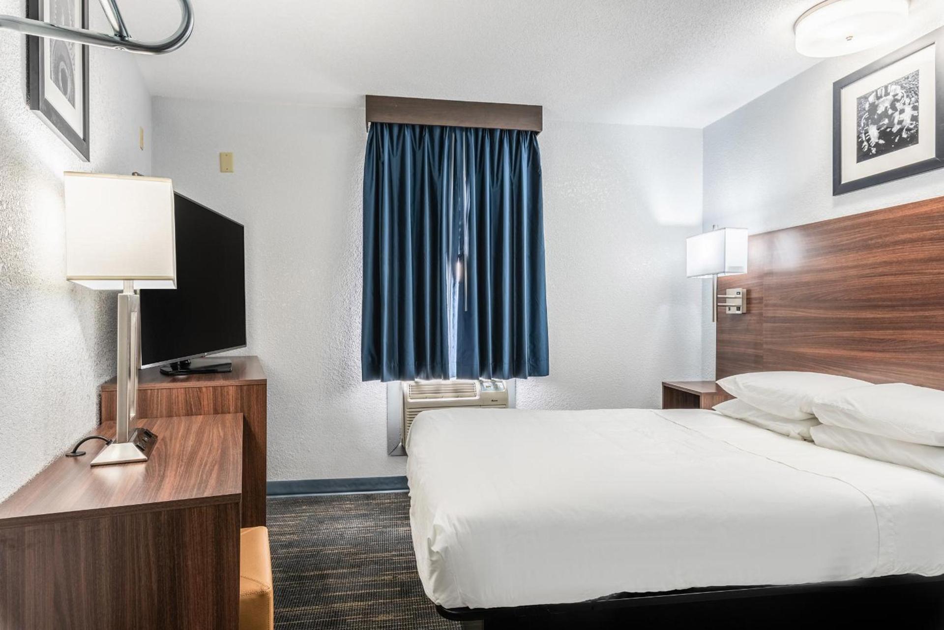 Americas Best Value Inn Searcy photo 8