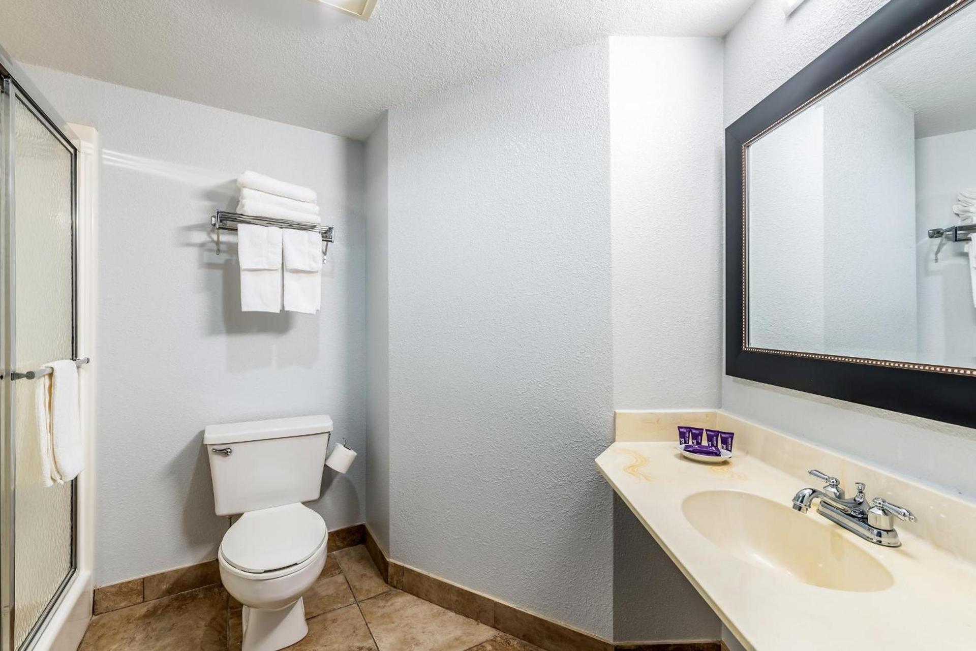 Americas Best Value Inn Searcy photo 2