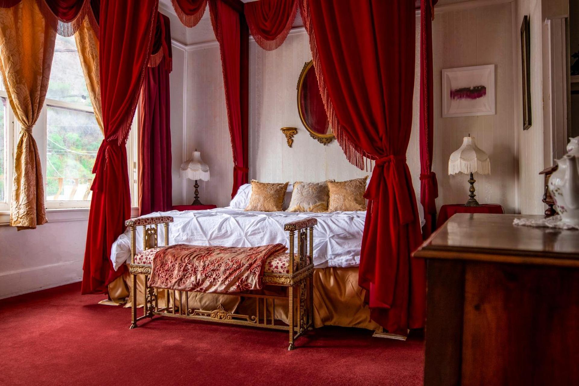 Bisbee Grand Hotel, Saloon, and Music Venue photo 27