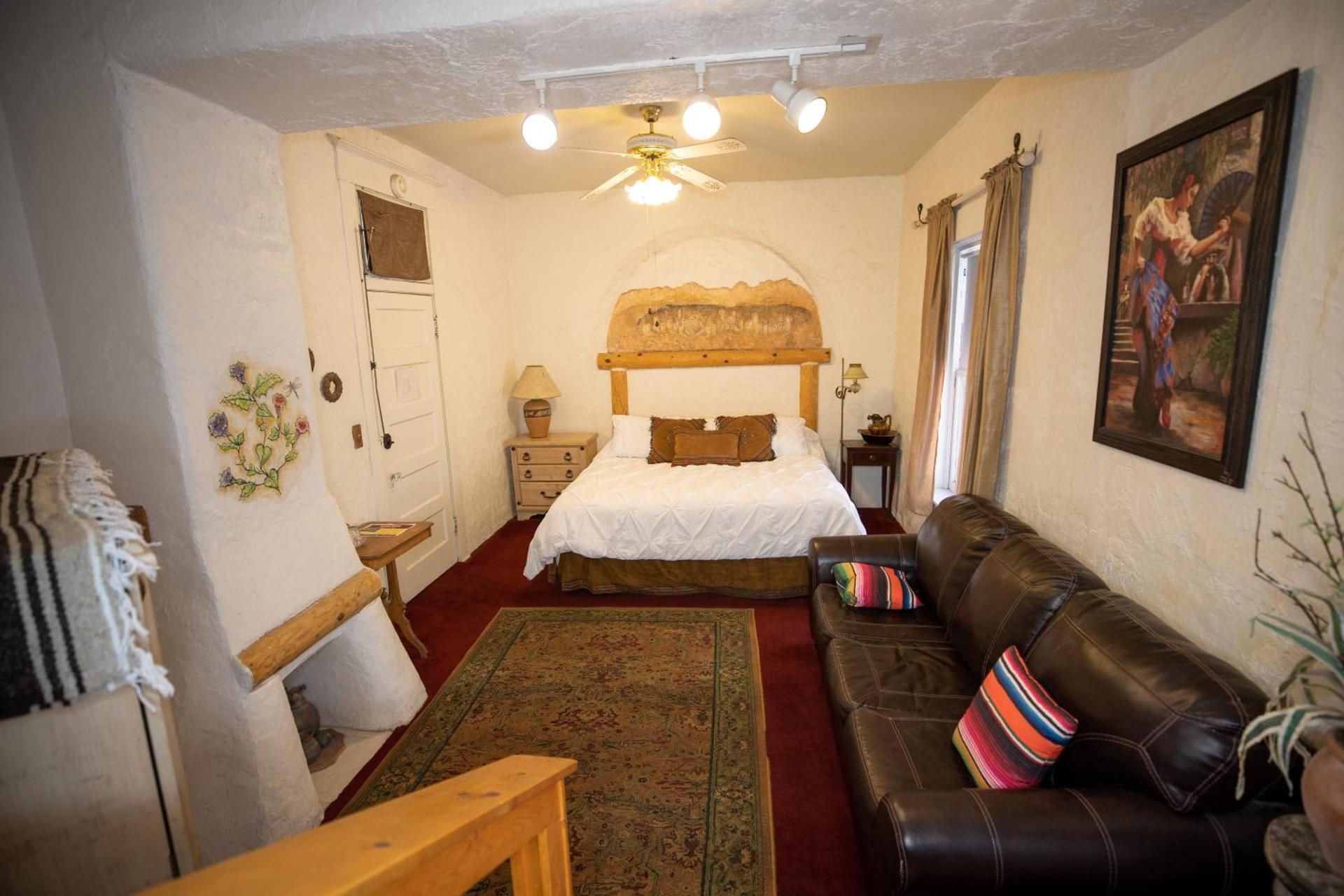 Bisbee Grand Hotel, Saloon, and Music Venue photo 22