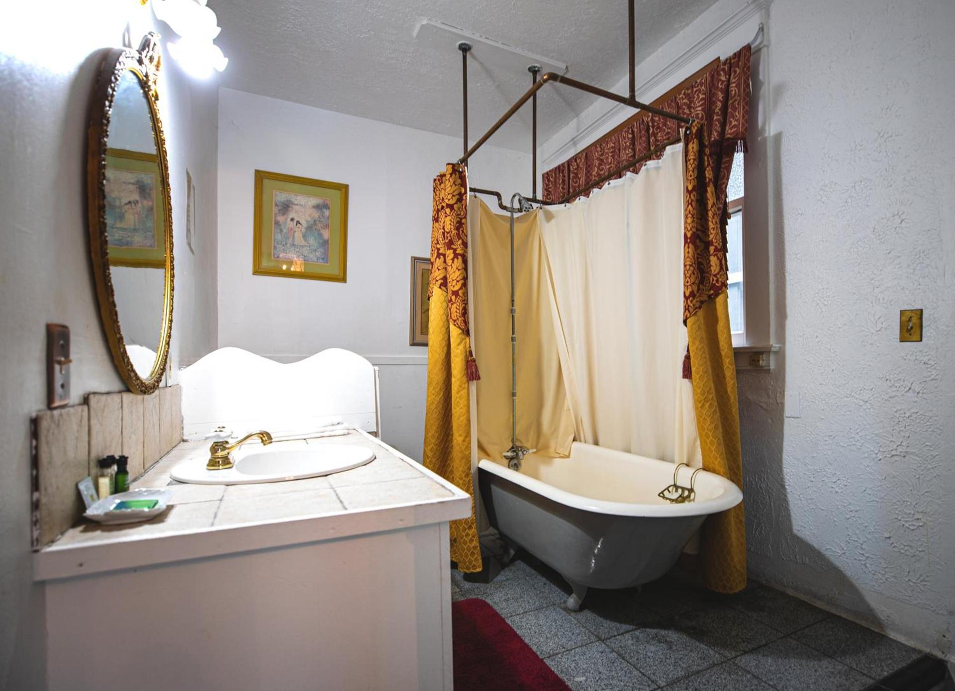 Bisbee Grand Hotel, Saloon, and Music Venue photo 21