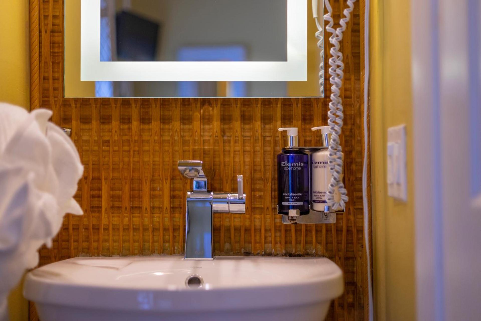 Seascape Tropical Inn photo 35