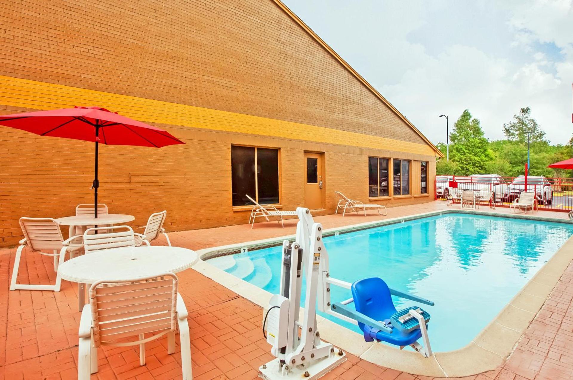 Howard Johnson by Wyndham Houston Hobby Airport photo 39