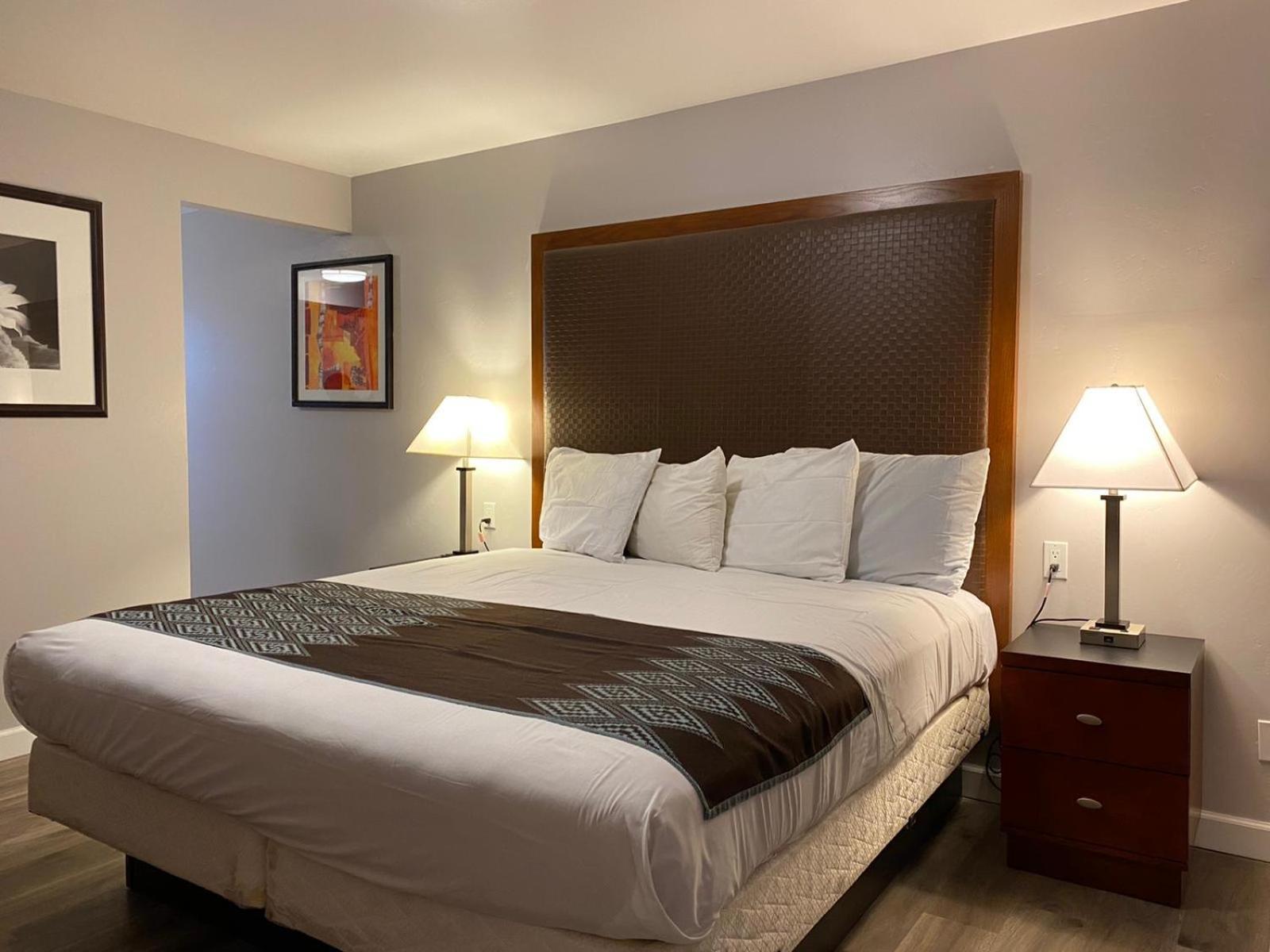 Colonial Motel photo 5