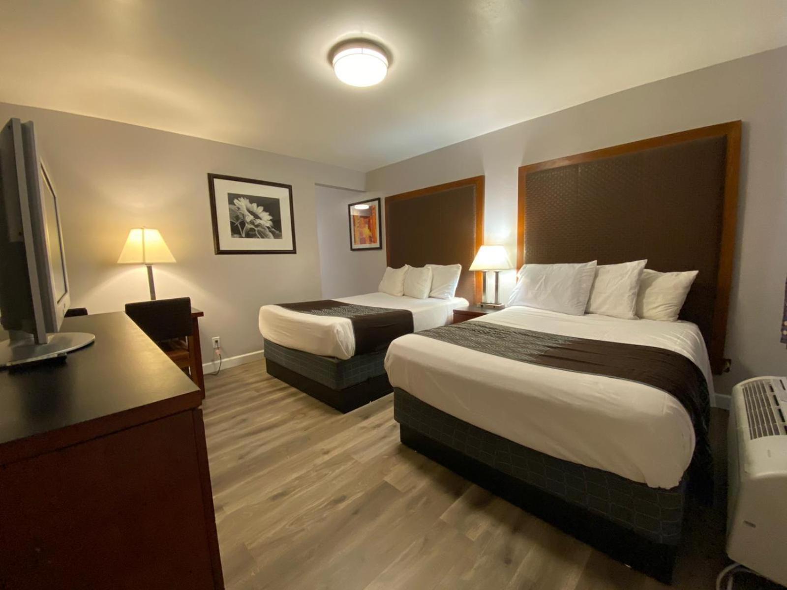 Colonial Motel photo 14