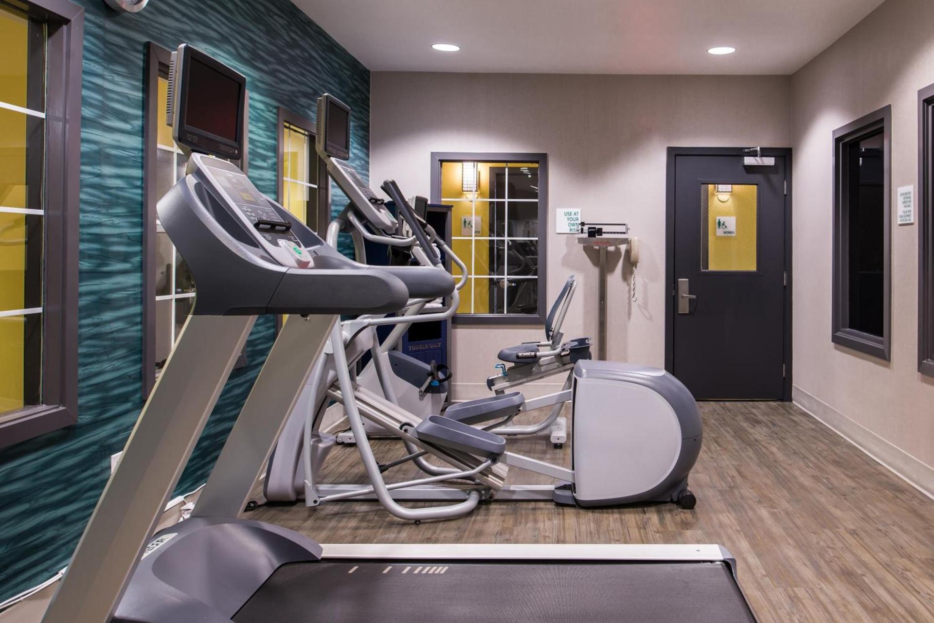 Holiday Inn and Suites Addison by IHG photo 13
