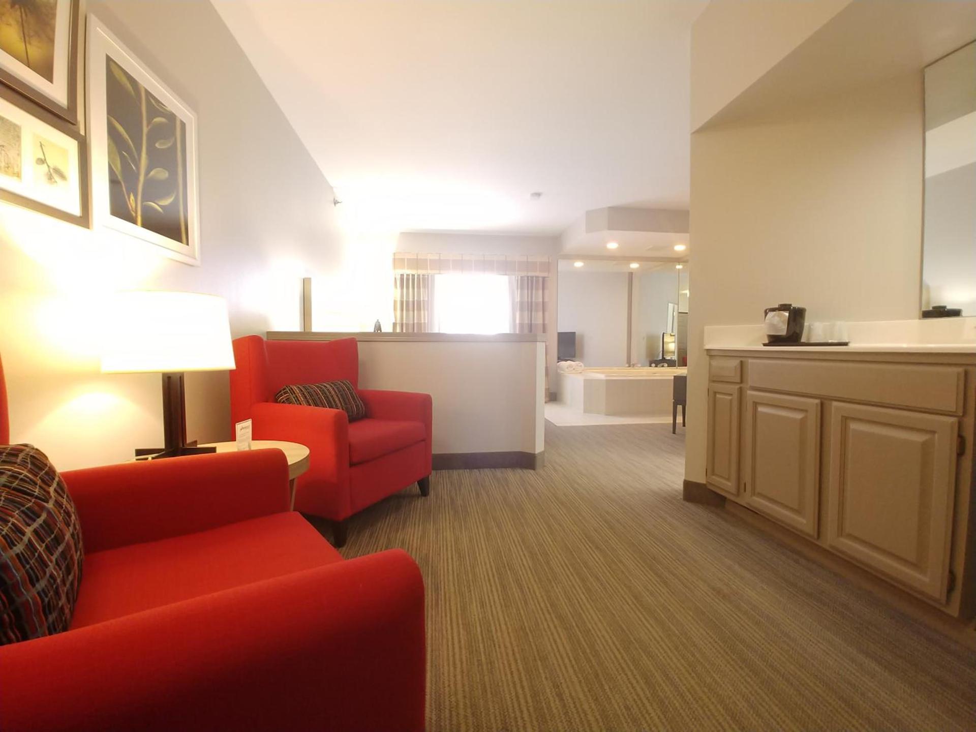 Country Inn & Suites by Radisson, Freeport, IL photo 64
