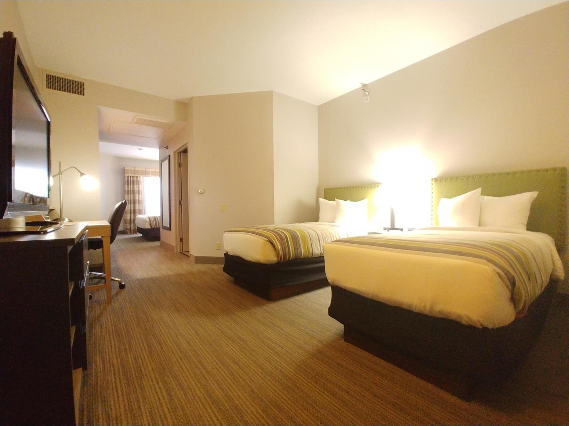 Country Inn & Suites by Radisson, Freeport, IL photo 66