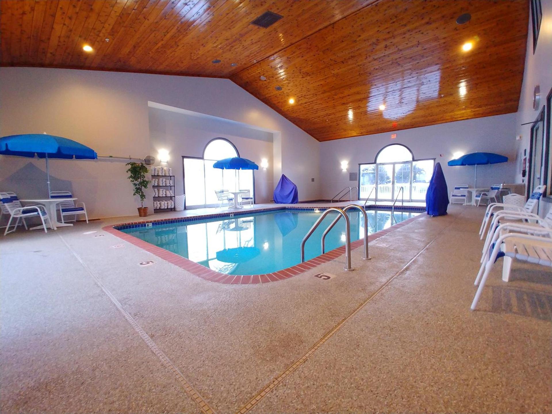 Country Inn & Suites by Radisson, Freeport, IL photo 61