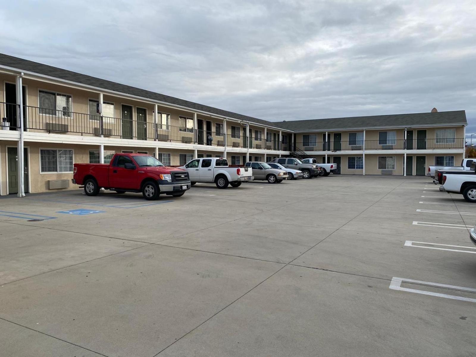 Colonial Motel photo 3