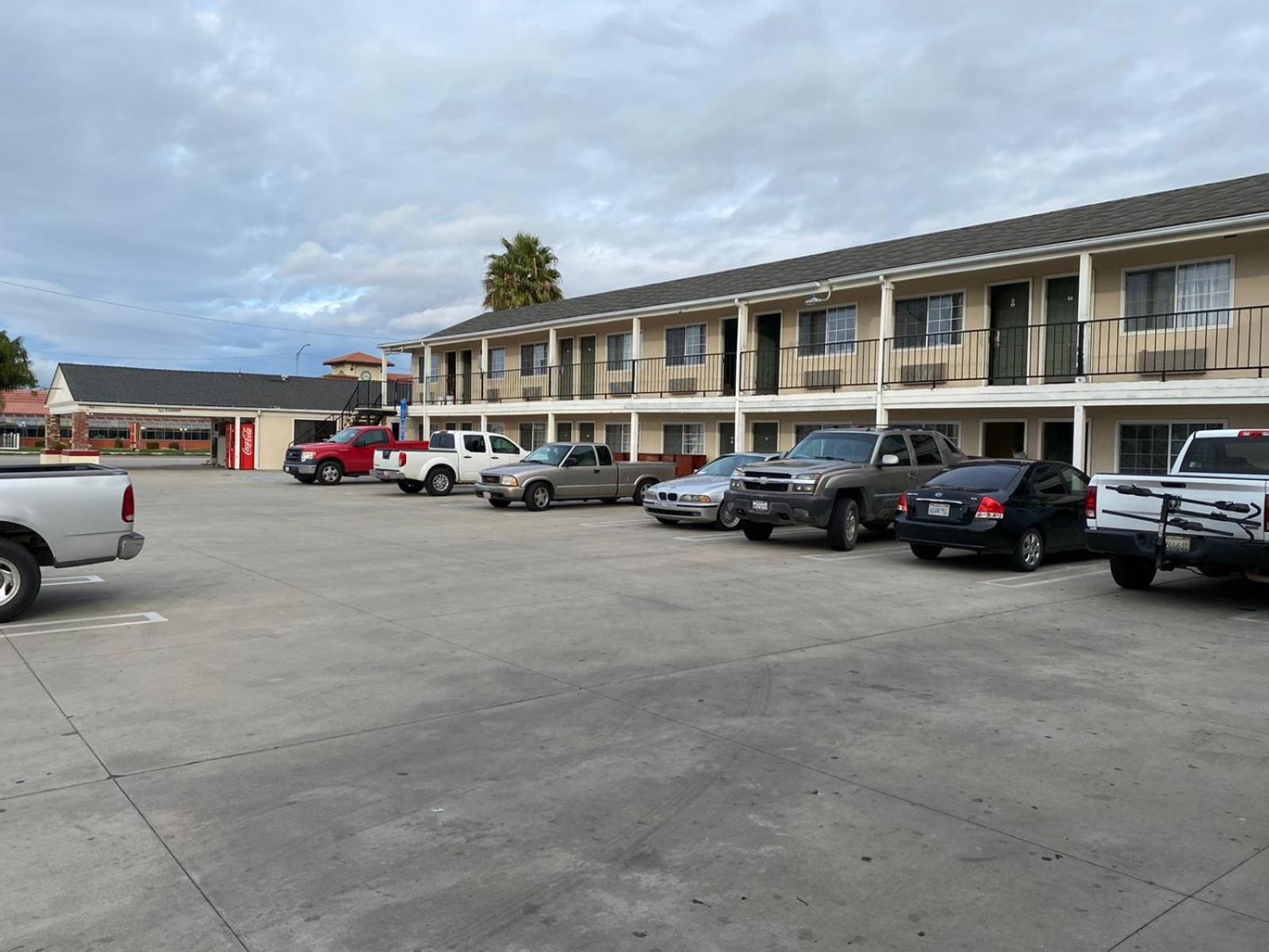 Colonial Motel photo 2