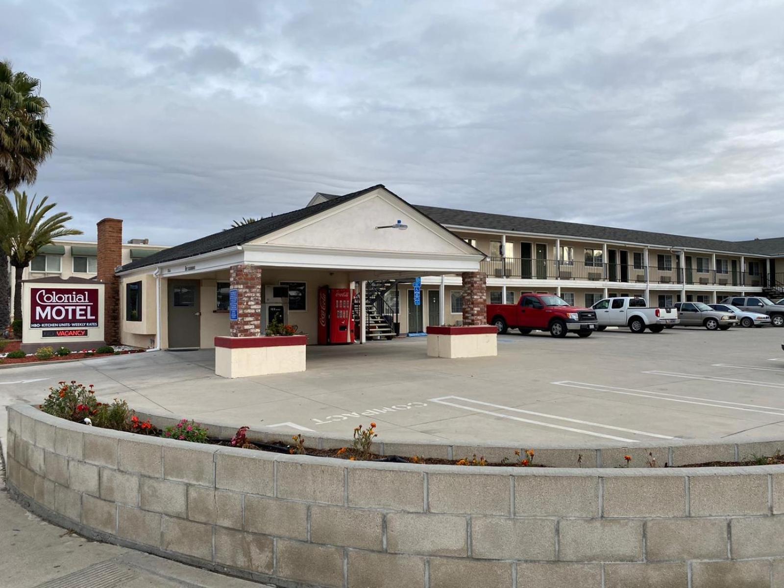 Colonial Motel photo 1