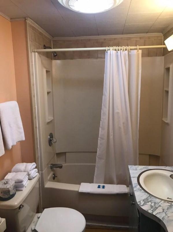 Simmons Motel and Suites photo 17
