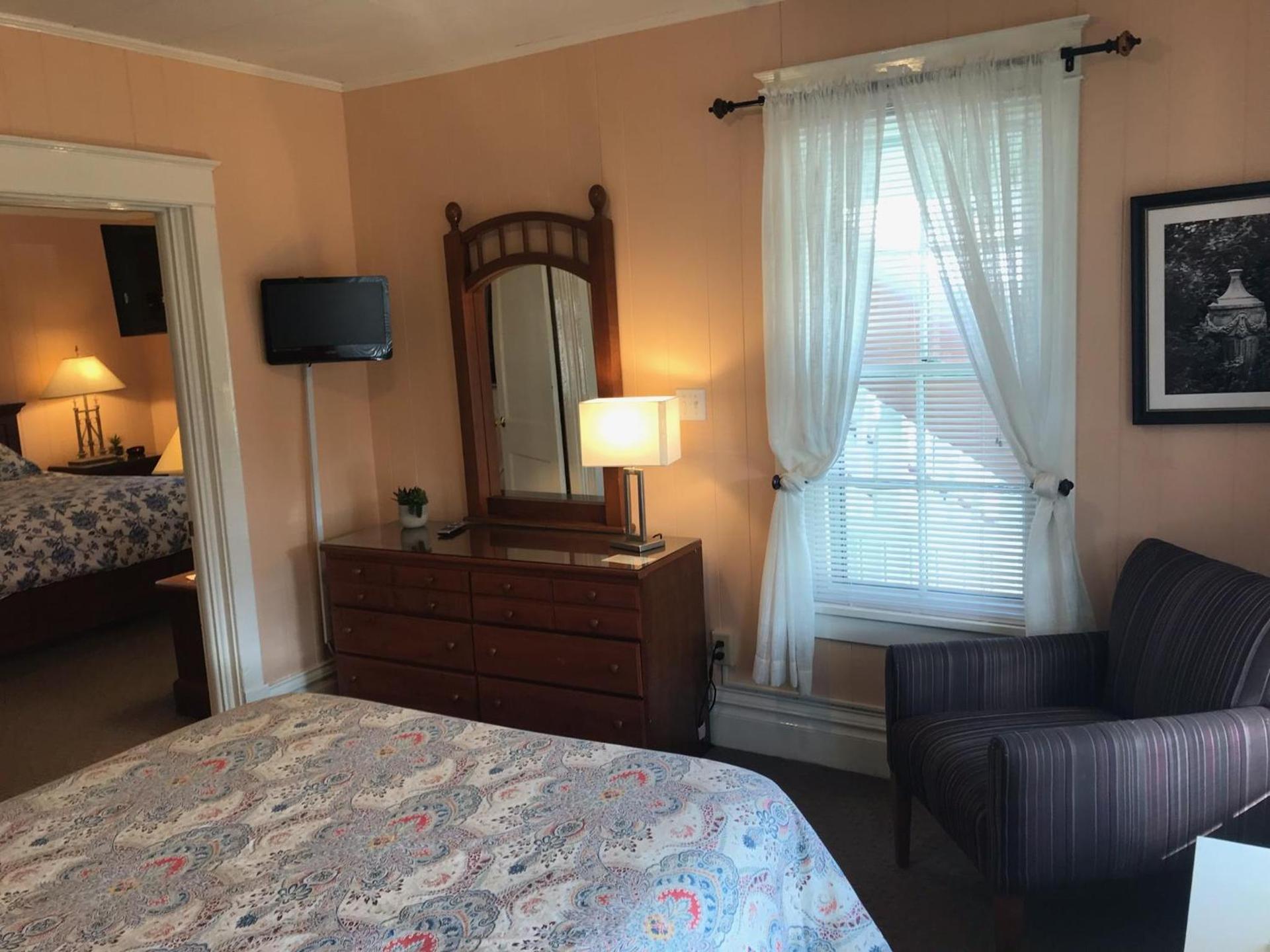 Simmons Motel and Suites photo 16