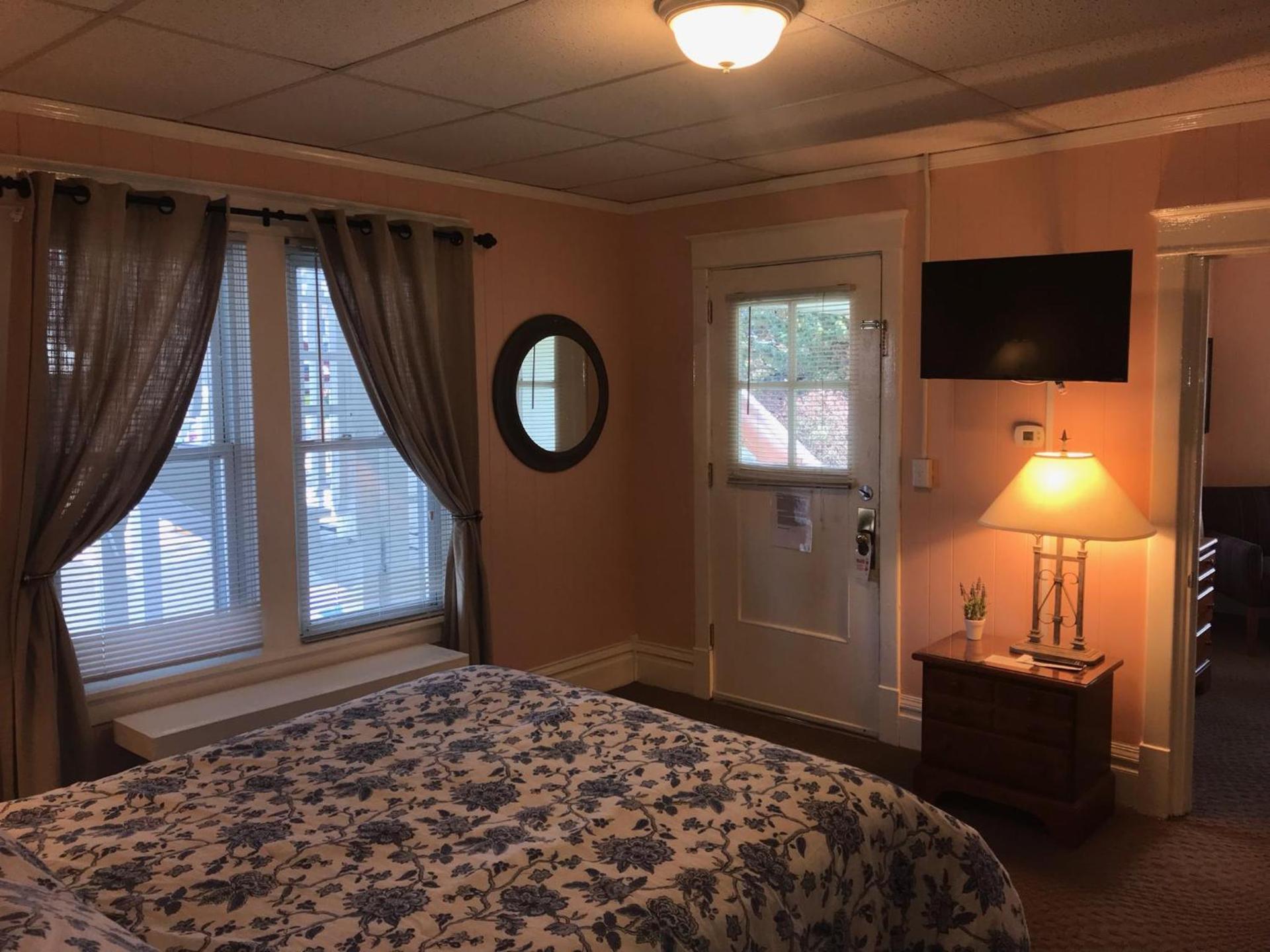 Simmons Motel and Suites photo 15