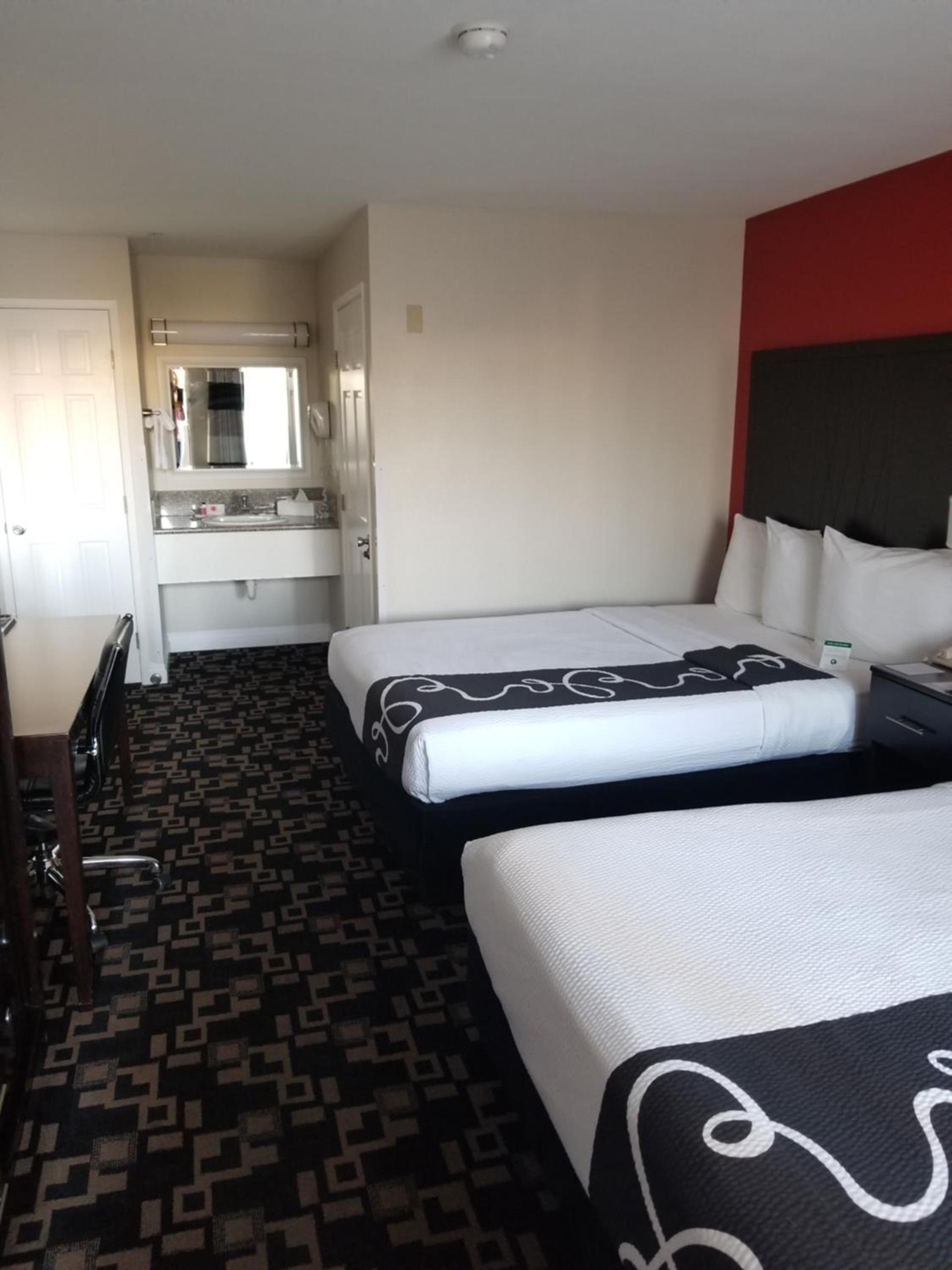 Ramada by Wyndham Oceanside photo 9