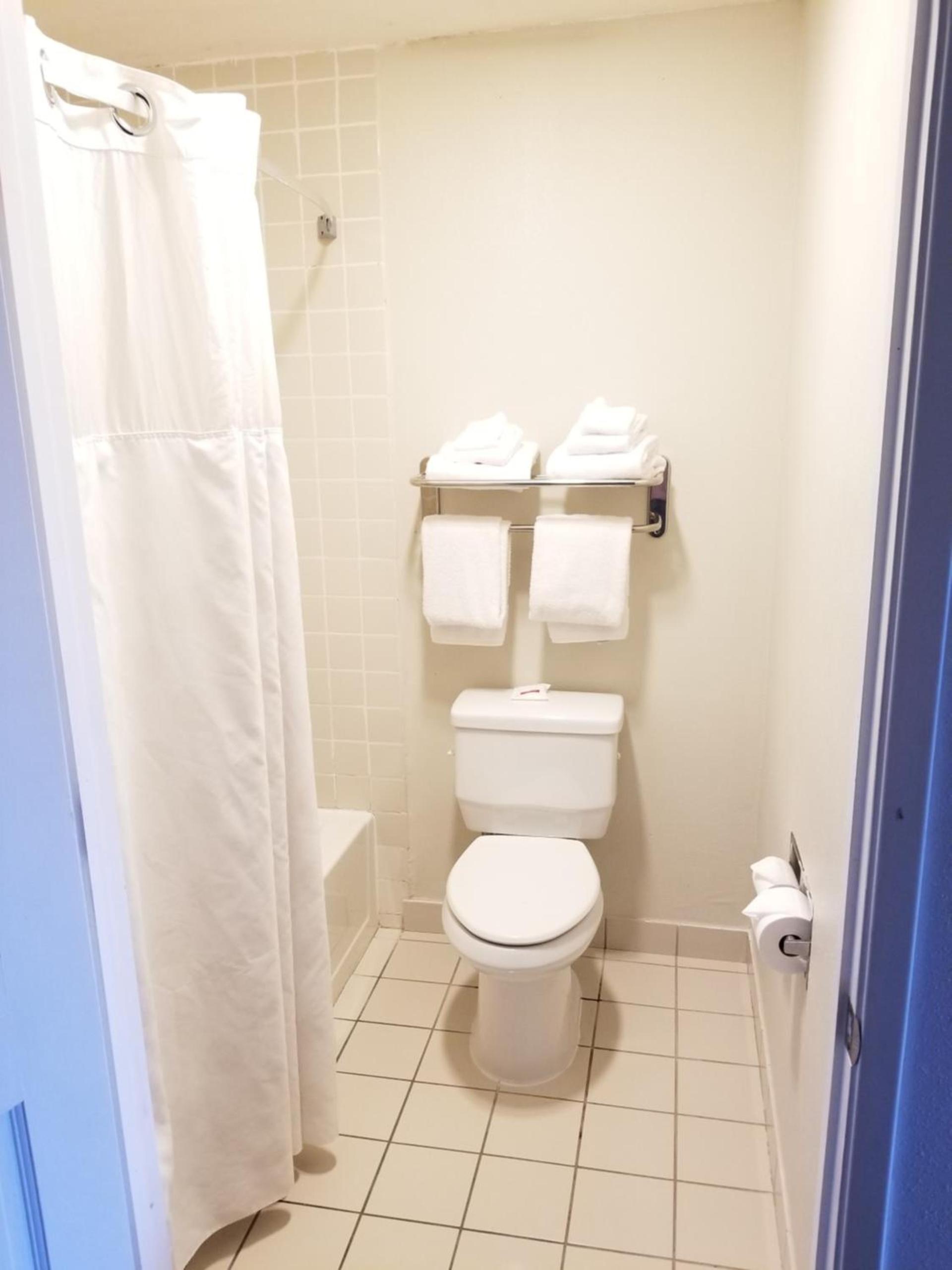 Ramada by Wyndham Oceanside photo 6