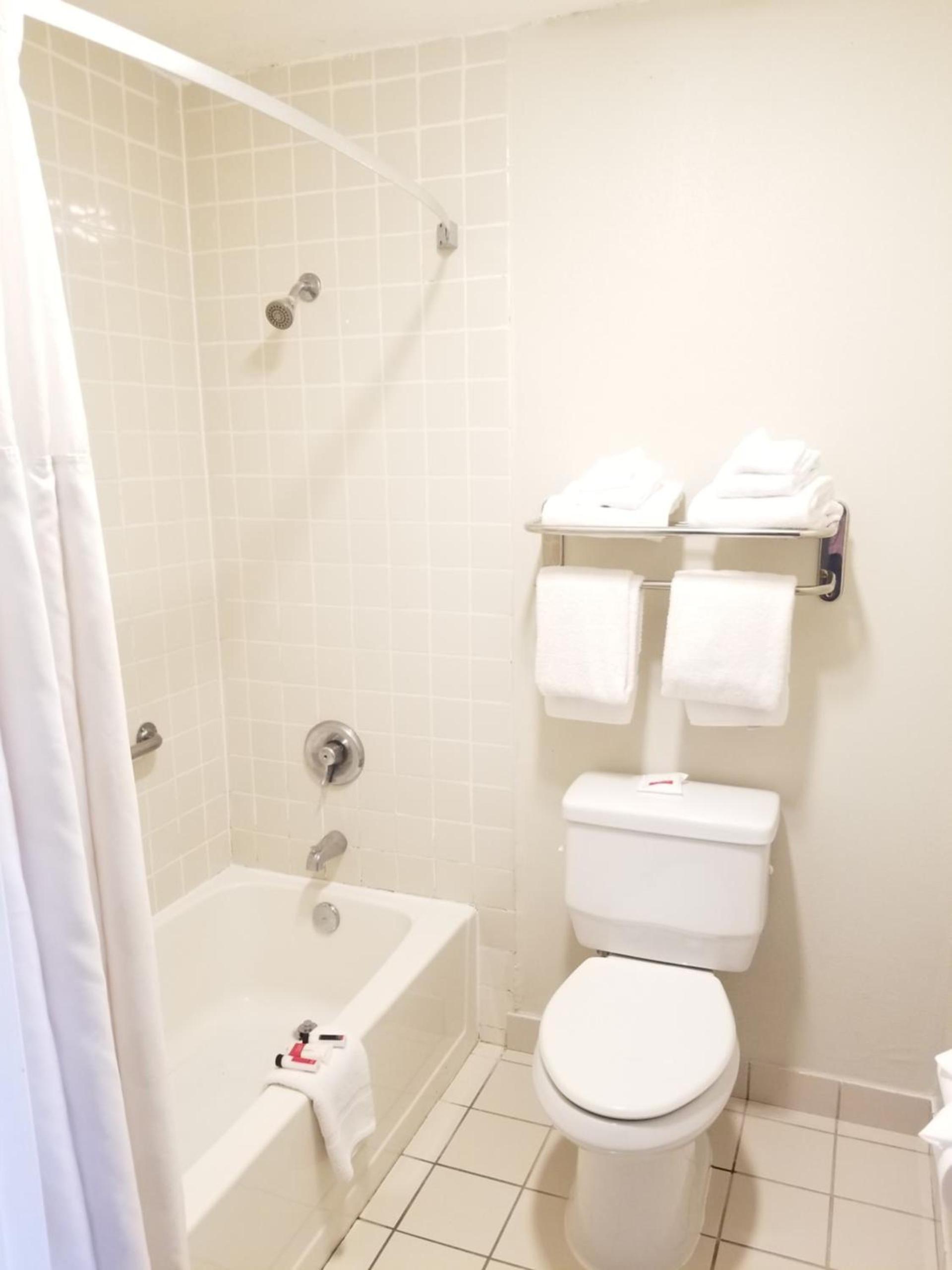 Ramada by Wyndham Oceanside photo 5