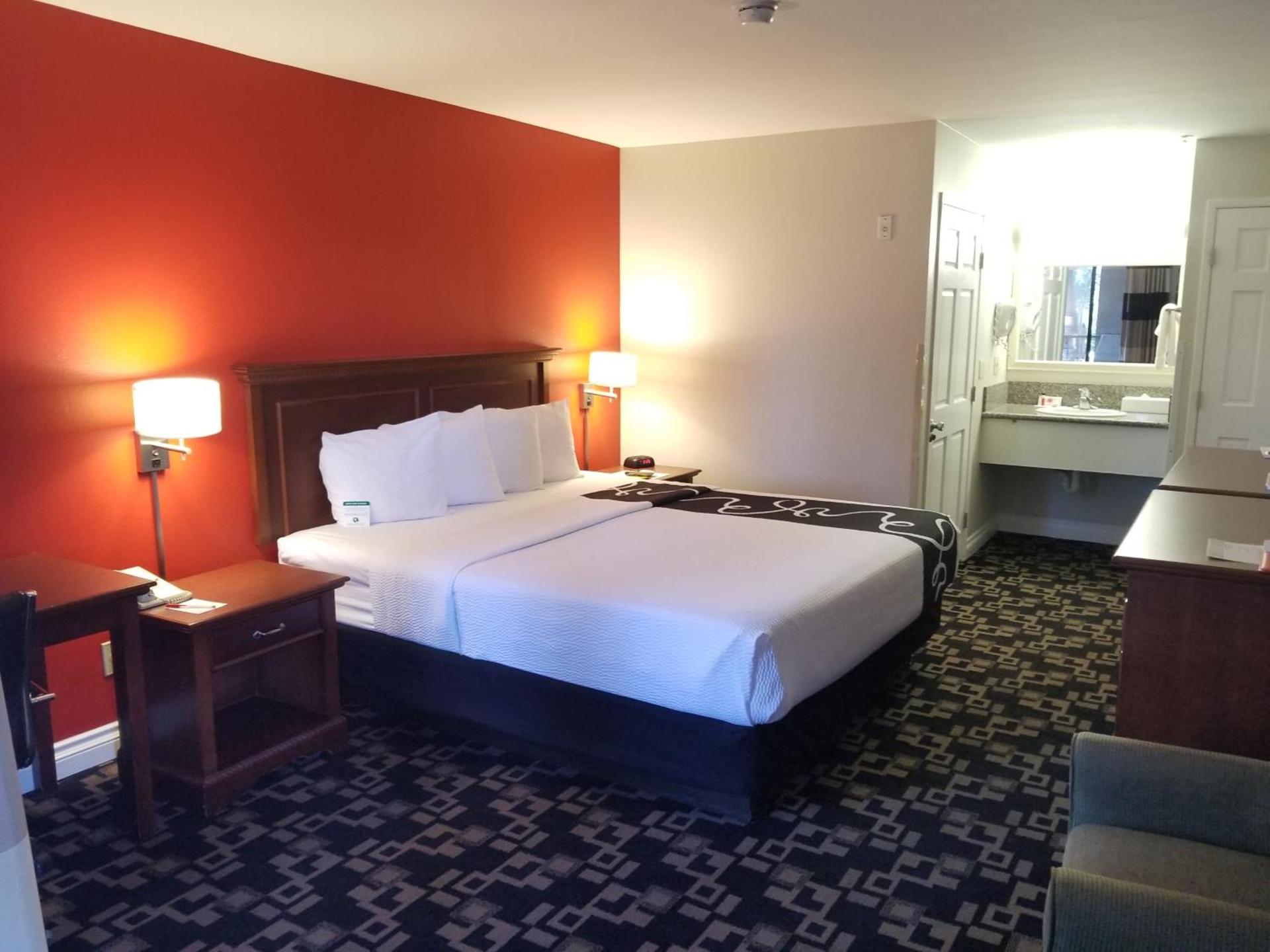 Ramada by Wyndham Oceanside photo 3