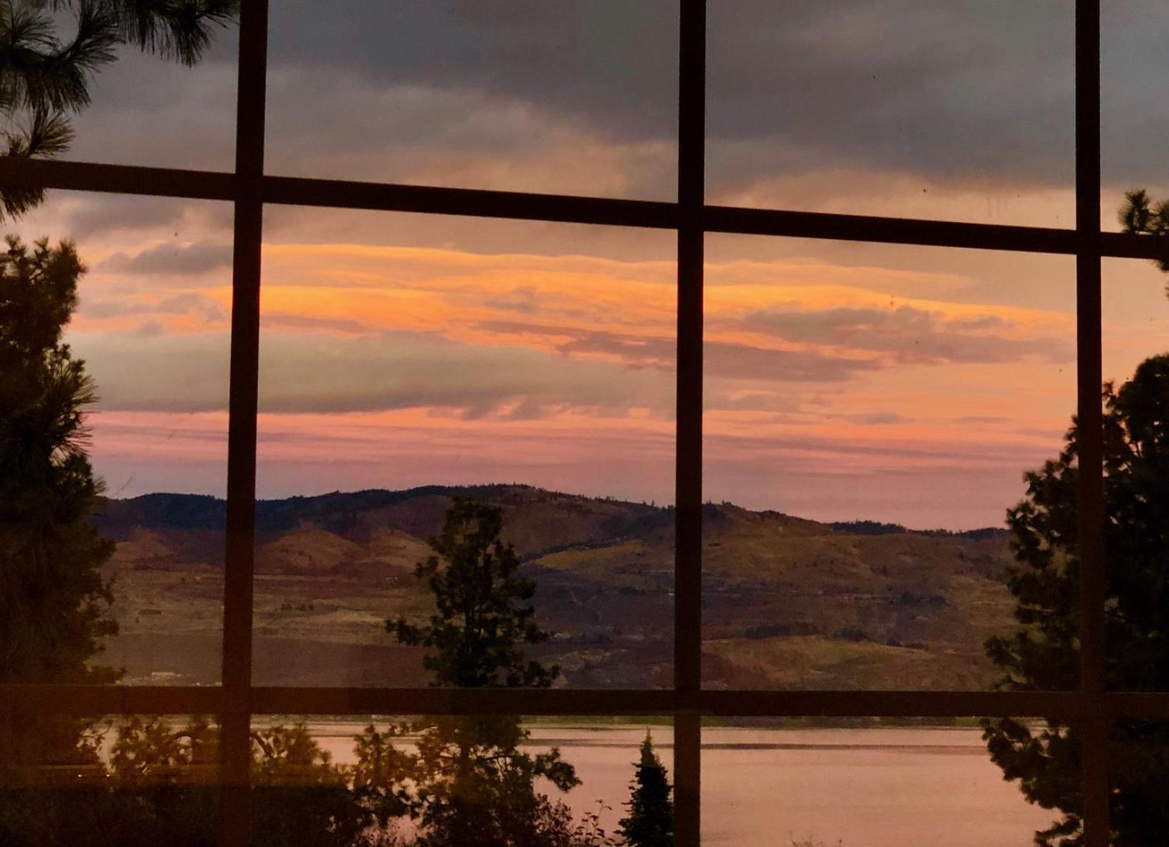 Lakeside Lodge and Suites photo 16