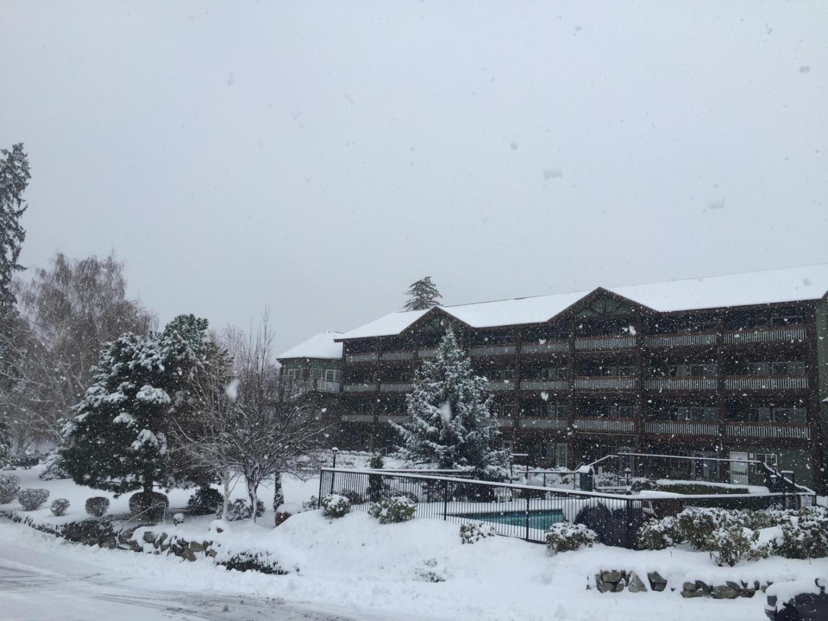 Lakeside Lodge and Suites photo 23