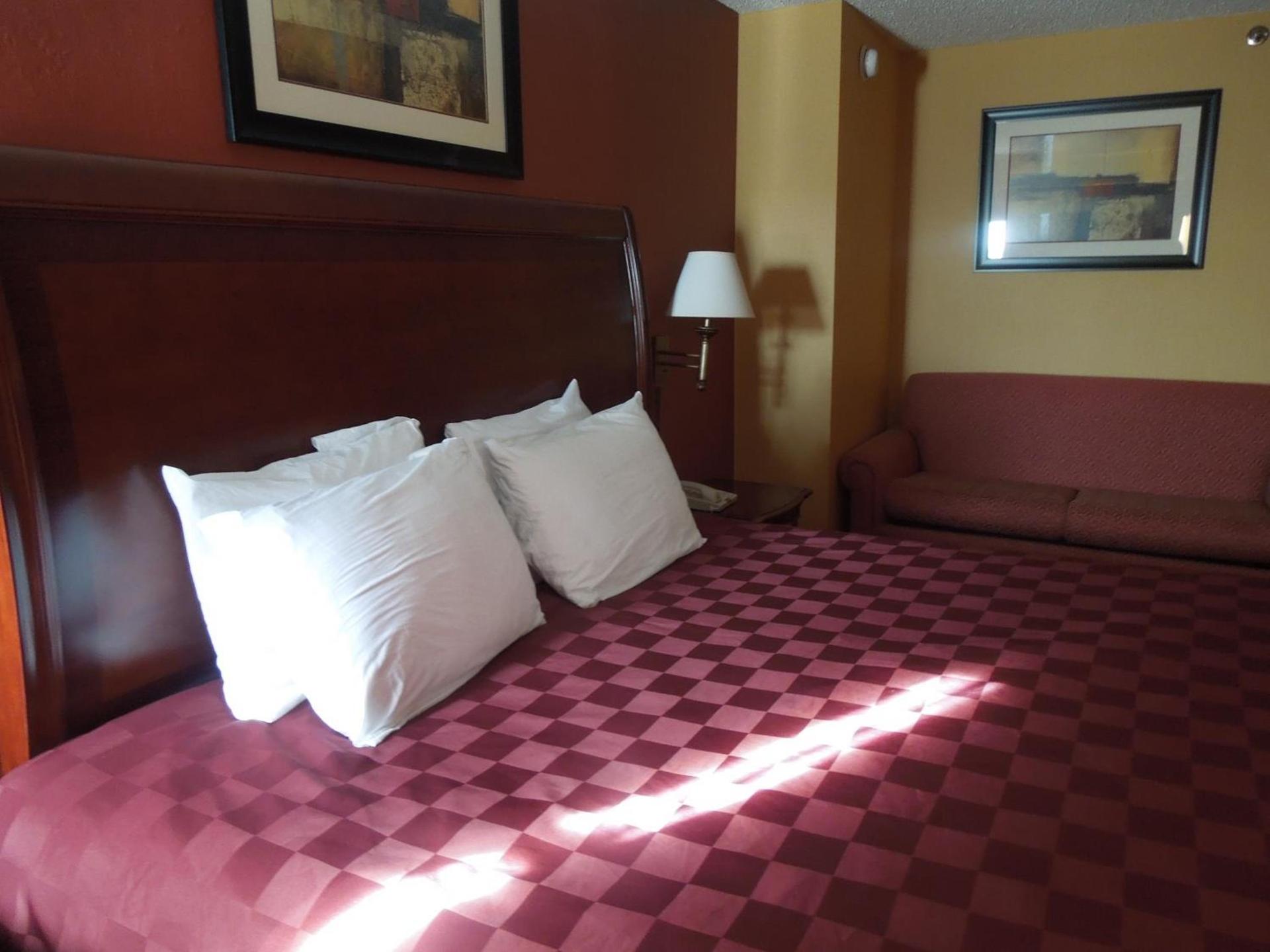 Ramada by Wyndham East Orange photo 14