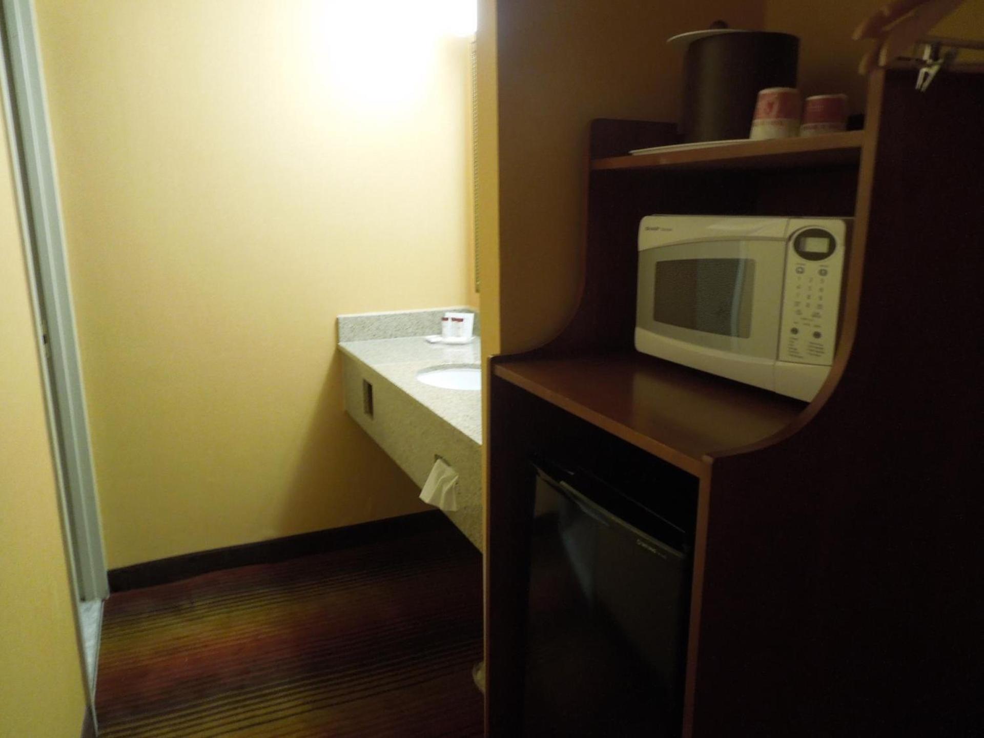 Ramada by Wyndham East Orange photo 21