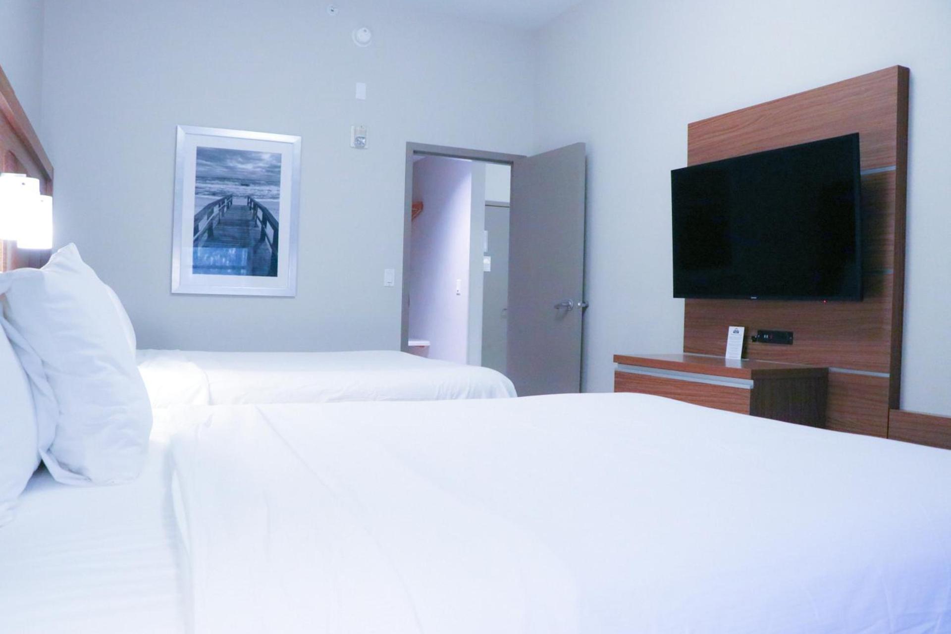 Days Inn & Suites by Wyndham Fort Myers Near JetBlue Park photo 8