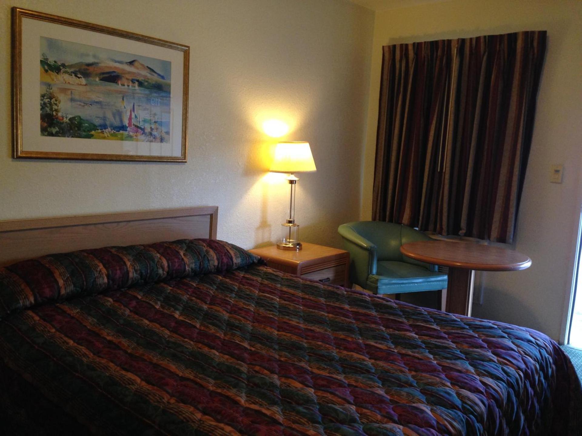 Discovery Inn Vallejo I 80 Near Napa CA photo 5