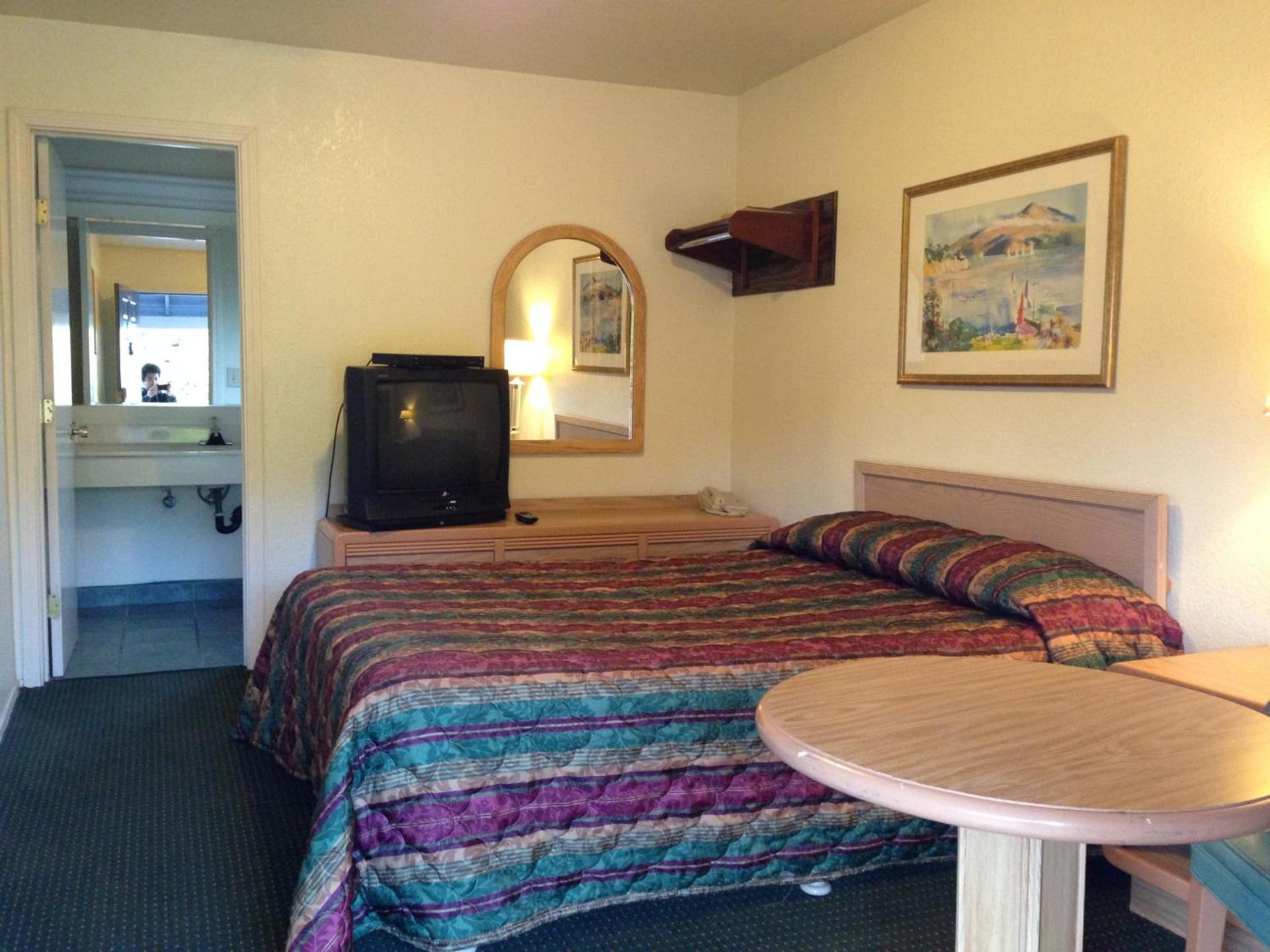 Discovery Inn Vallejo I 80 Near Napa CA photo 8