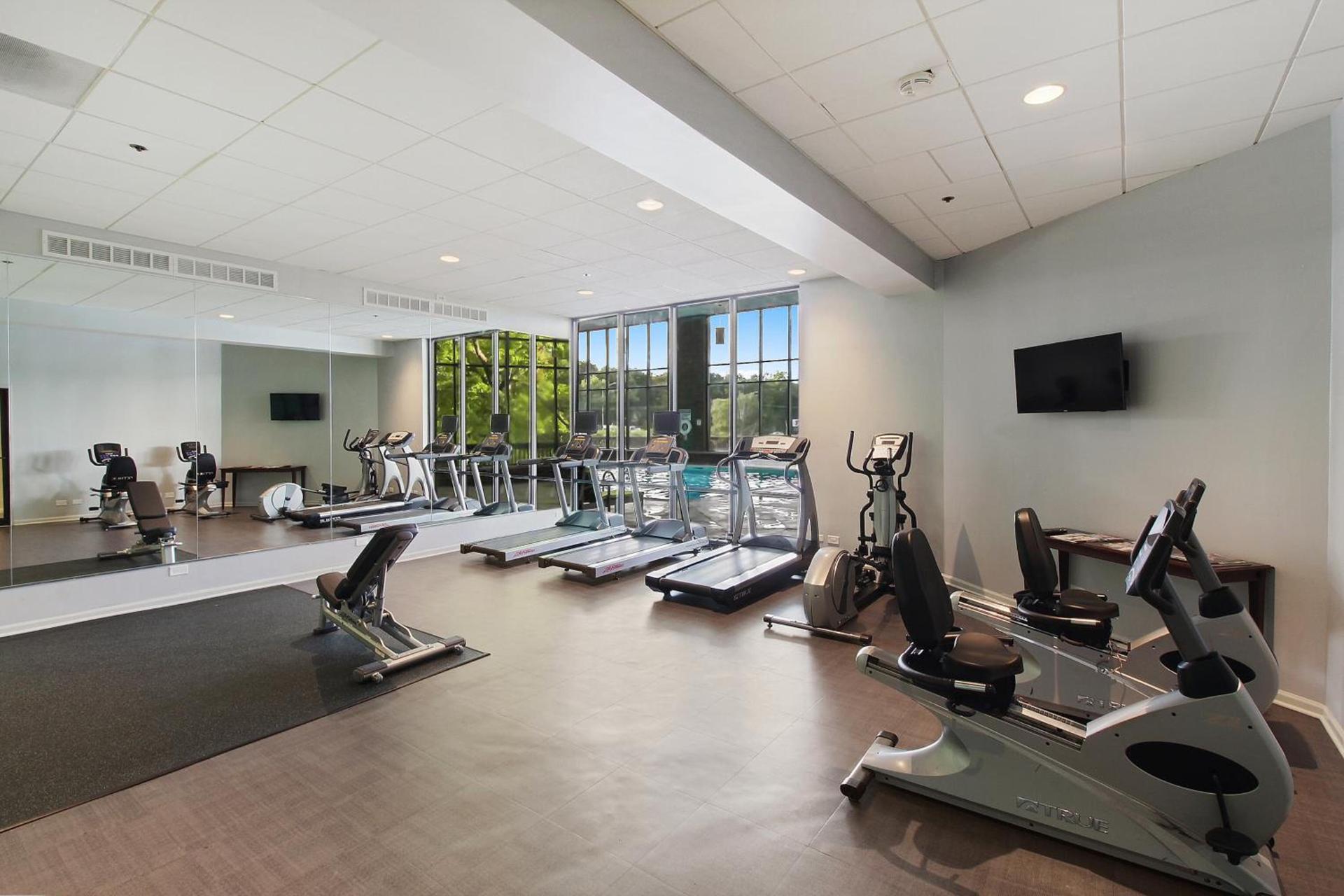 Holiday Inn Chicago Nw Crystal Lk Conv Ctr by IHG photo 10